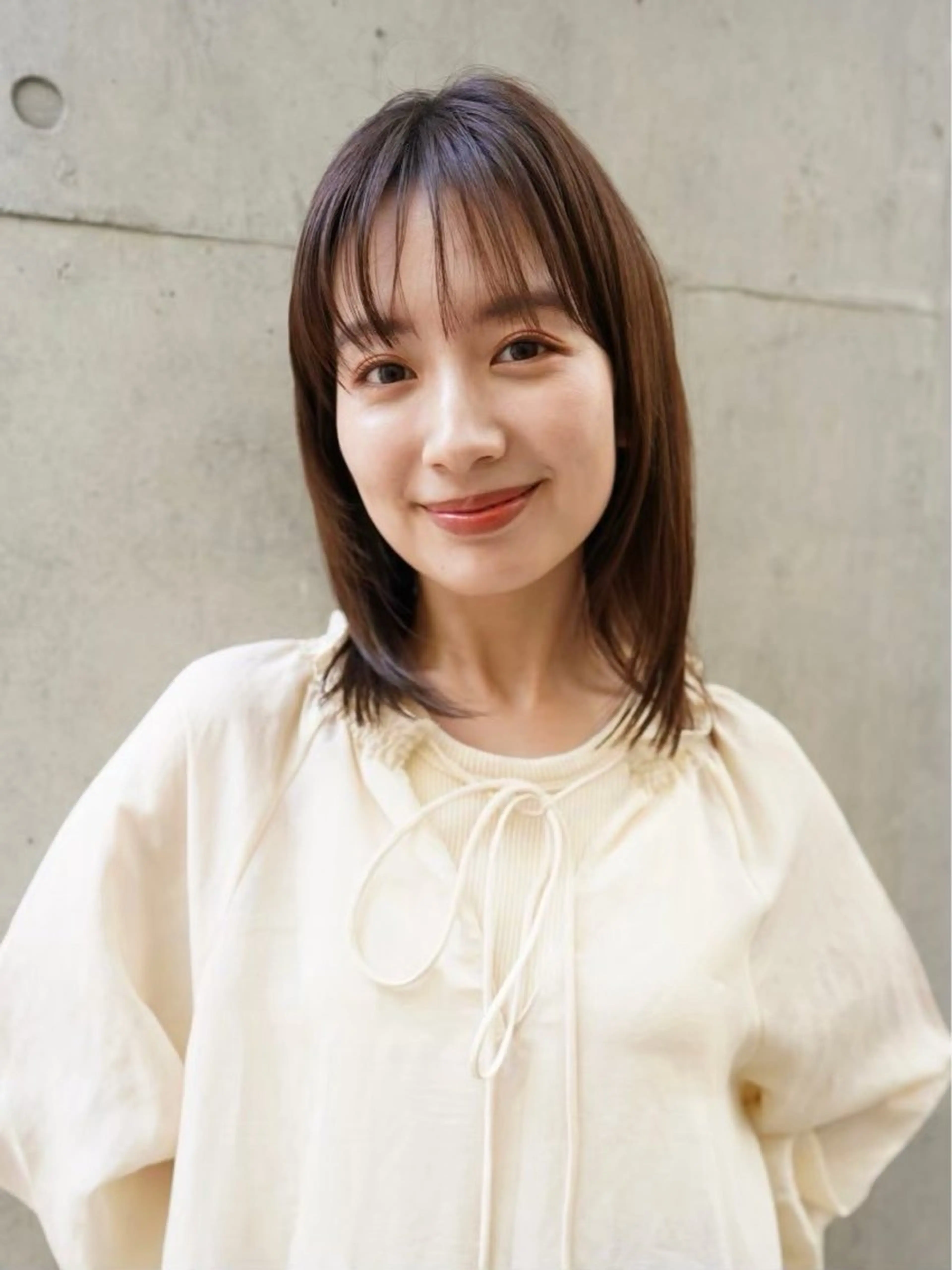 ミディアム カラー カット ヘアカラー トリートメント 切りっぱなしボブ/ 艶カラー/綾莉のヘアスタイル