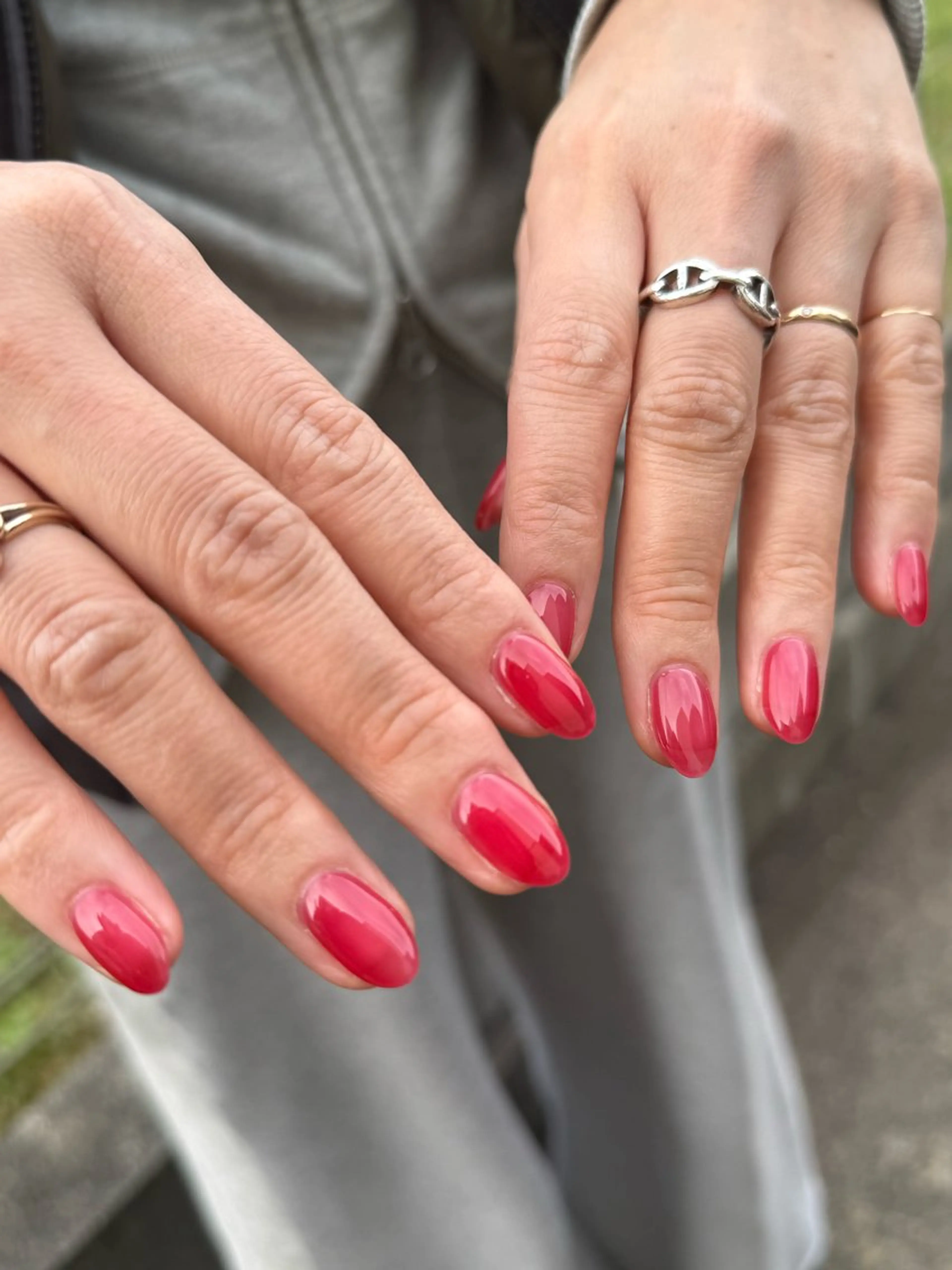 ネイル ワンカラーネイル 赤色 冬ネイル クリスマス ハンドネイル nailroom amyのネイルデザイン