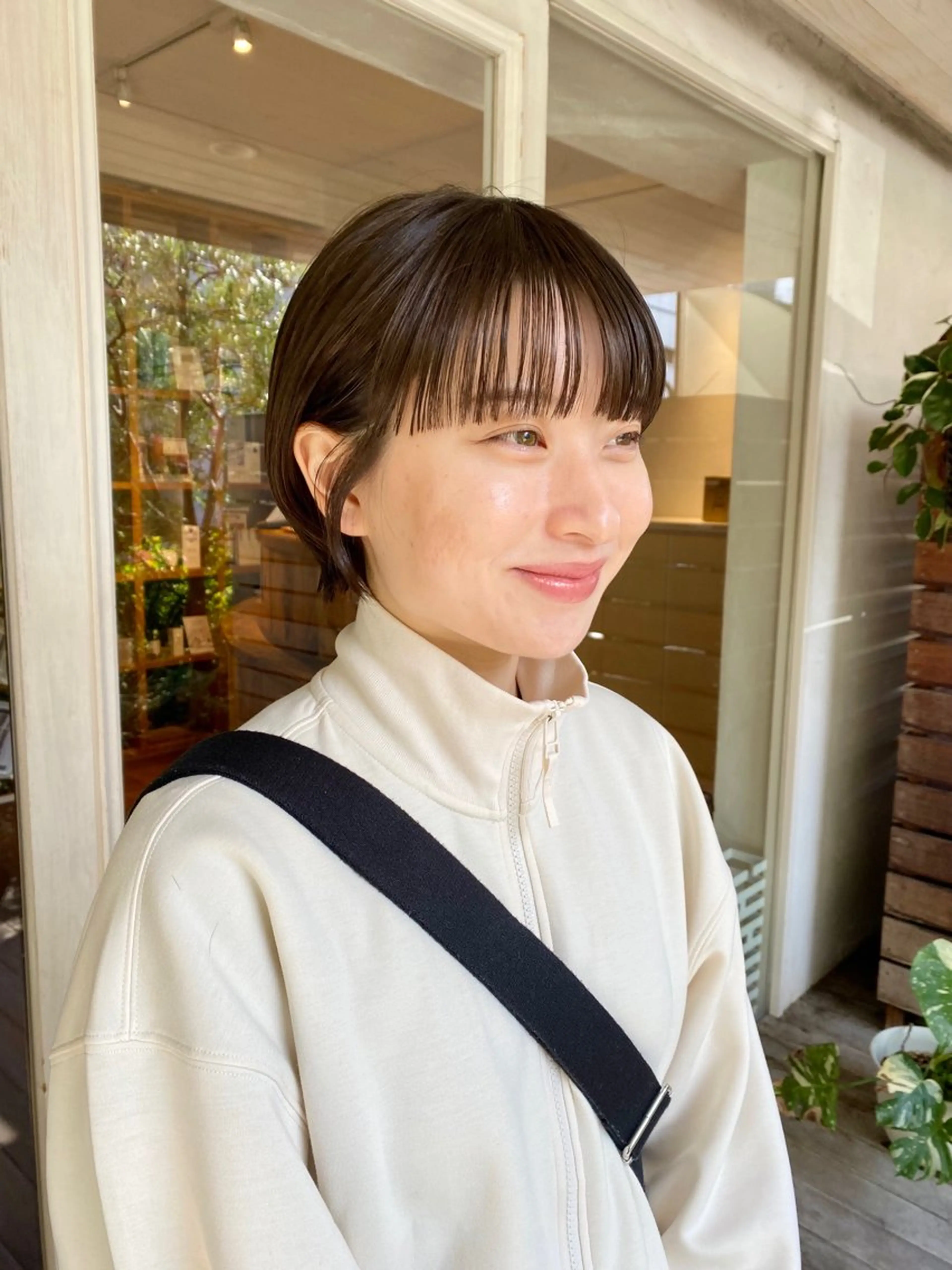 ショート BELLA阿部野 TOMOMIのヘアスタイル