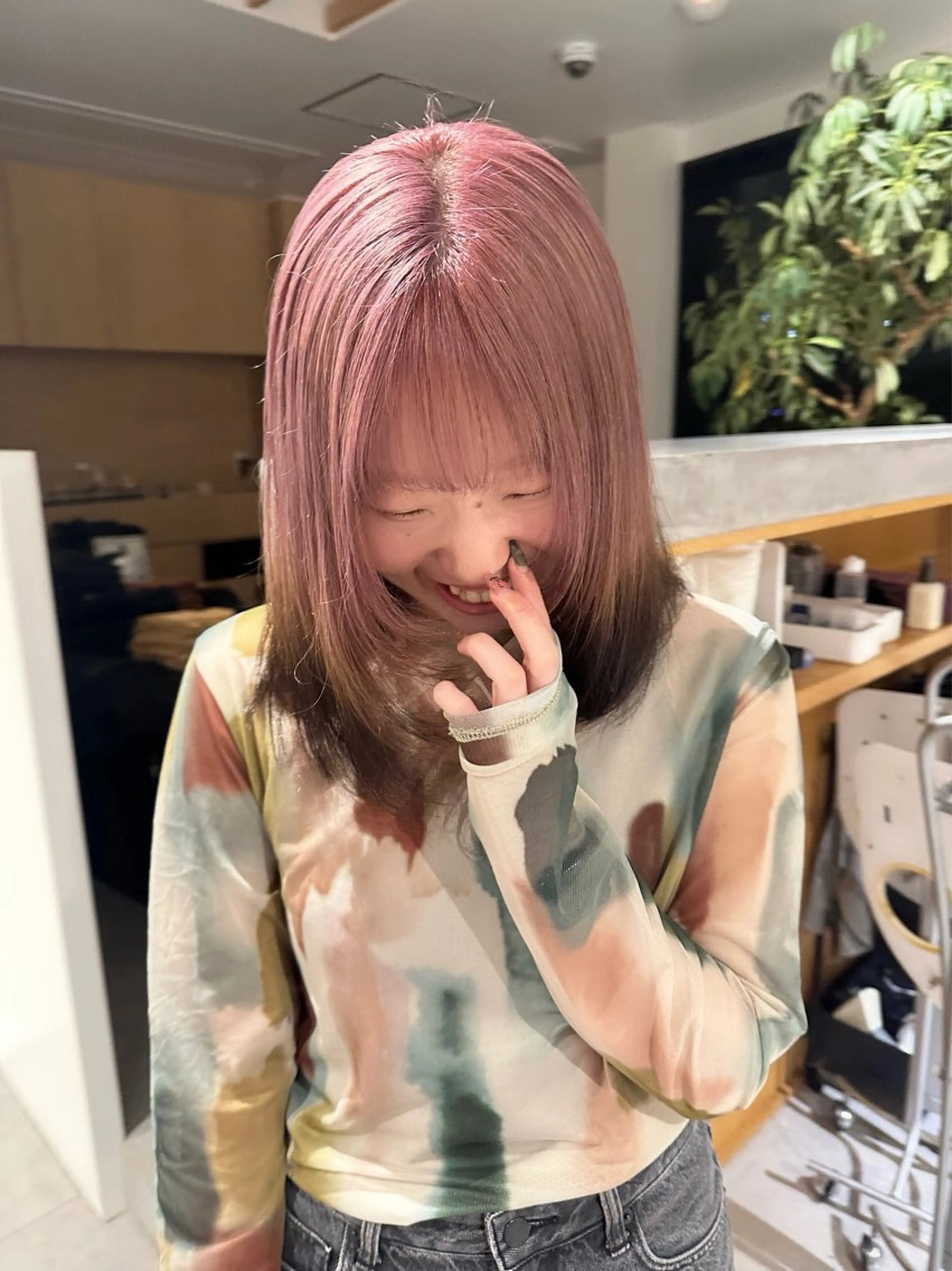 ミディアム カラー デザインカラー 顔まわりレイヤー レイヤーカット 杉本 沙羅のヘアスタイル