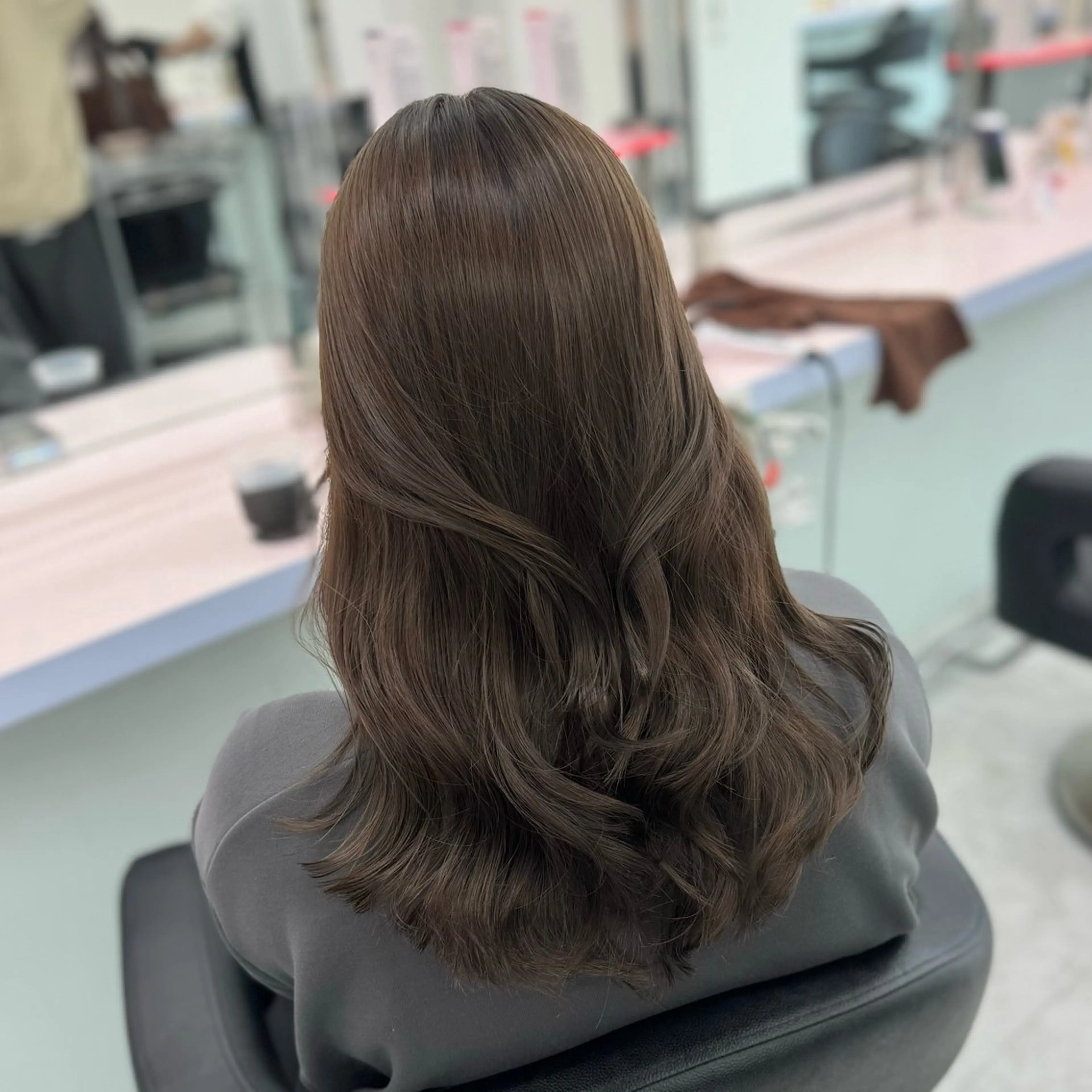 セミロング カラー 韓国スタイル🇰🇷 トレンドレイヤー🪡のヘアスタイル