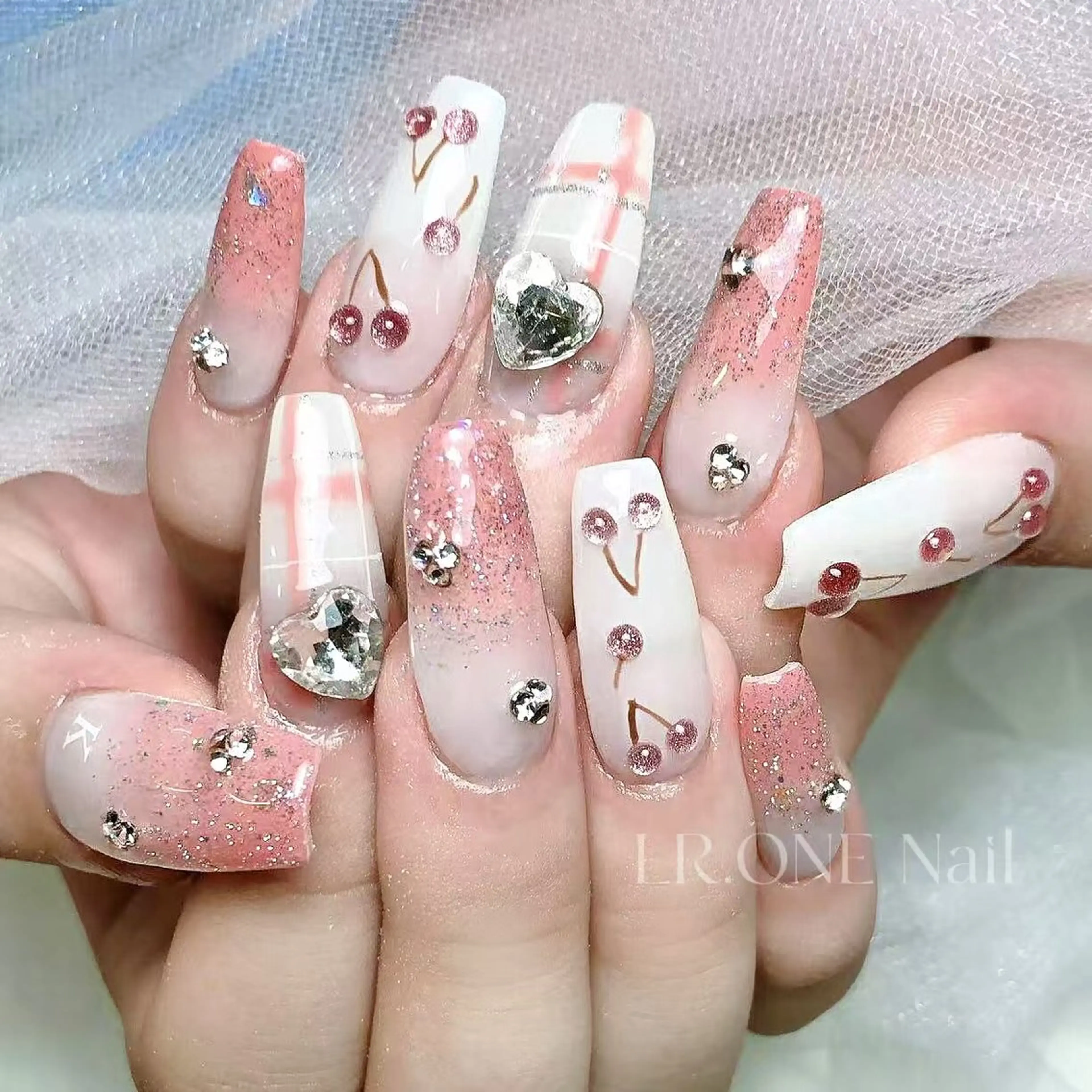 ネイル ハンドネイル LR.ONE ヨウのネイルデザイン