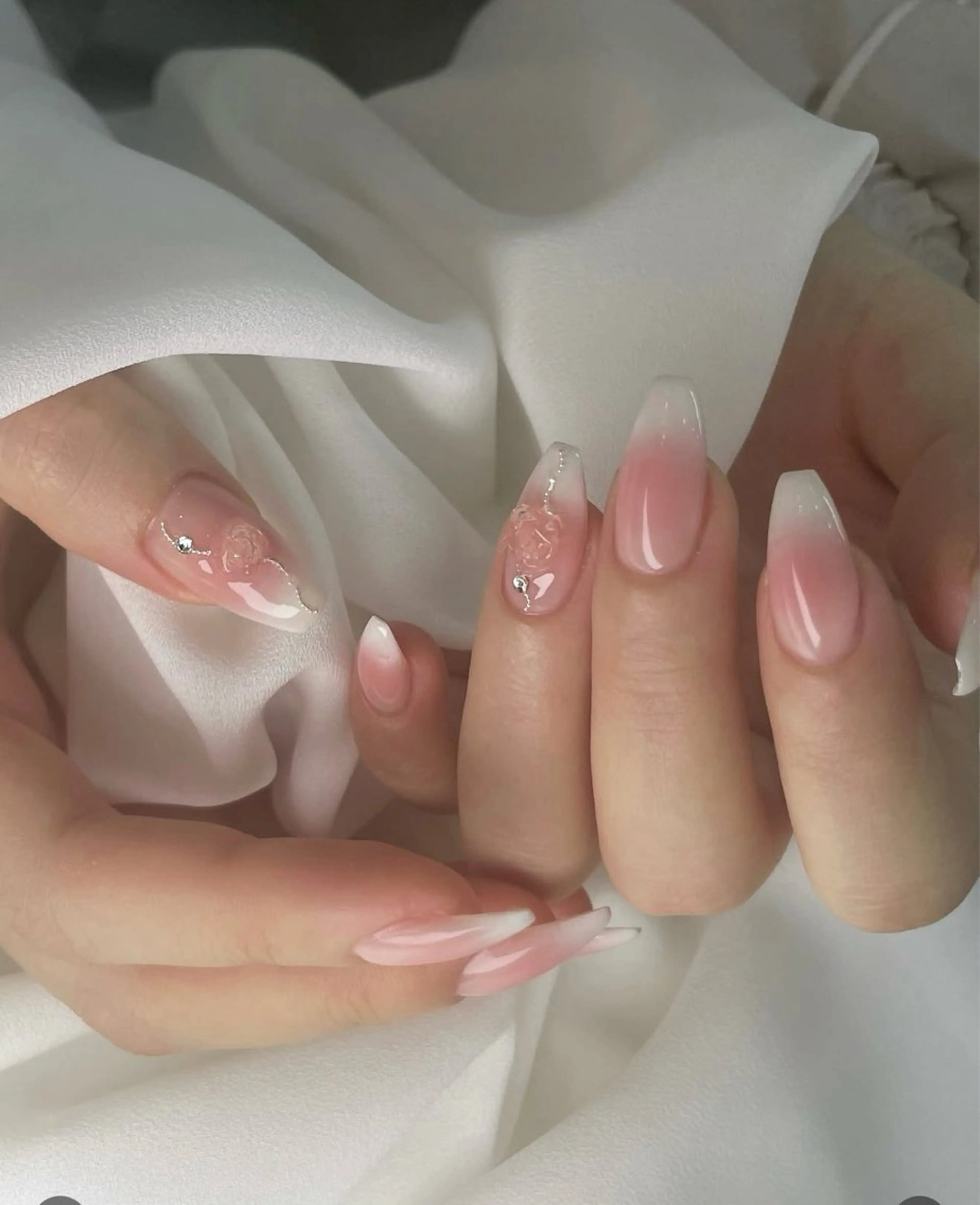 ネイル アニマル柄 オーロラネイル チークネイル フラッシュネイル ジェルネイル ハンドネイル Lyna 池袋のネイルデザイン