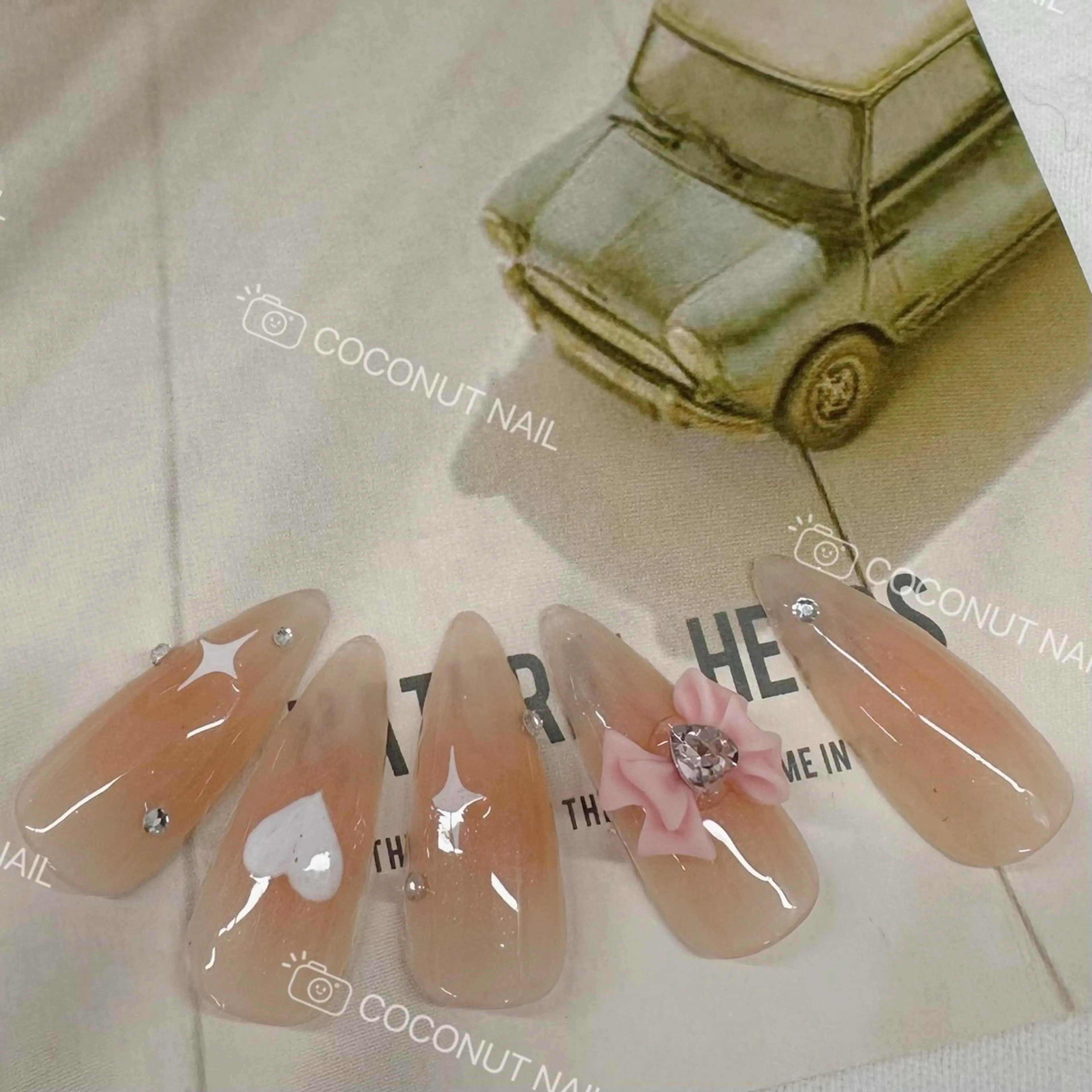 ネイル チークネイル ワンホンネイル ハンドネイル 神田 ココナッツのネイルデザイン