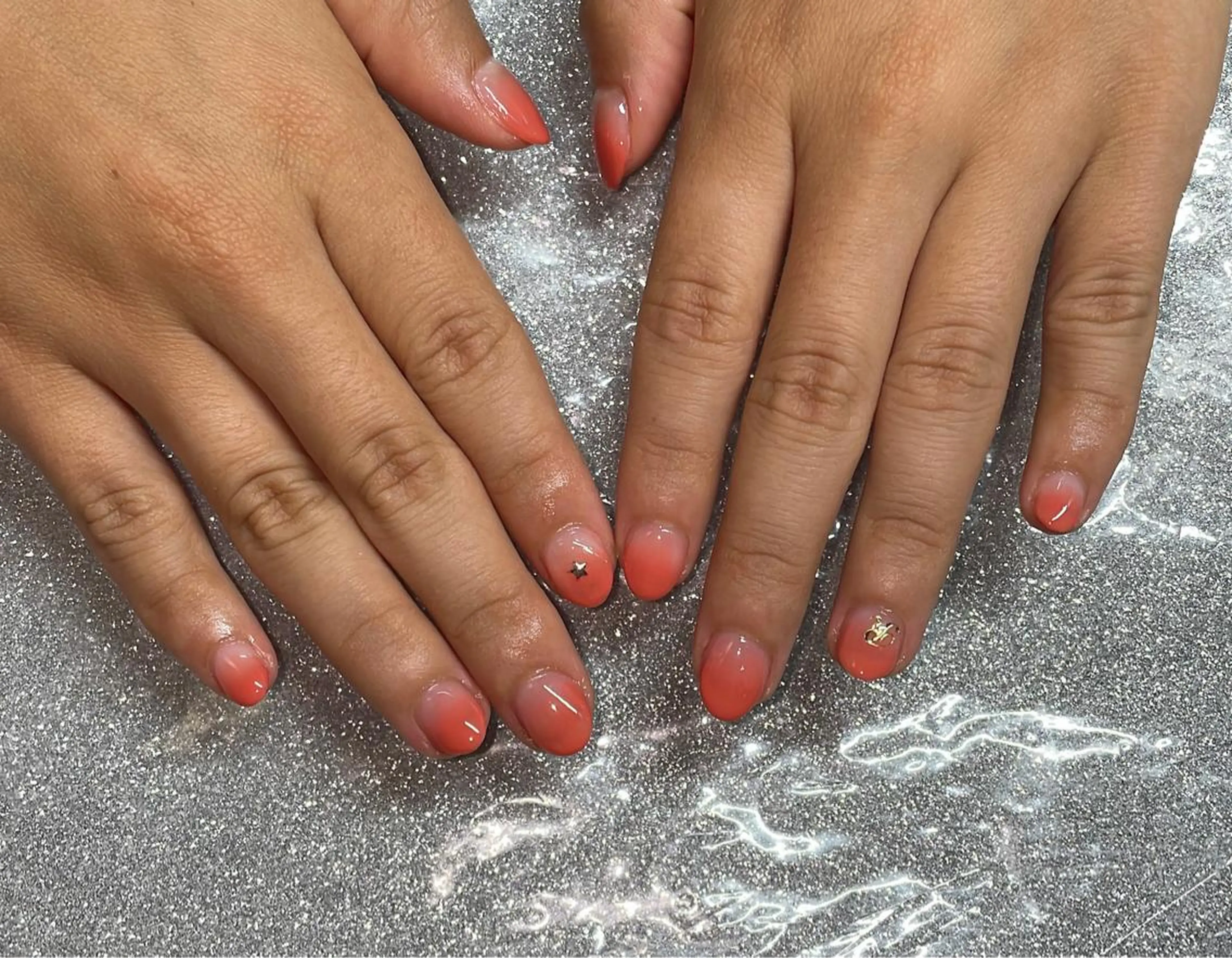 ネイル VIERU 🌈🎀💖のネイルデザイン