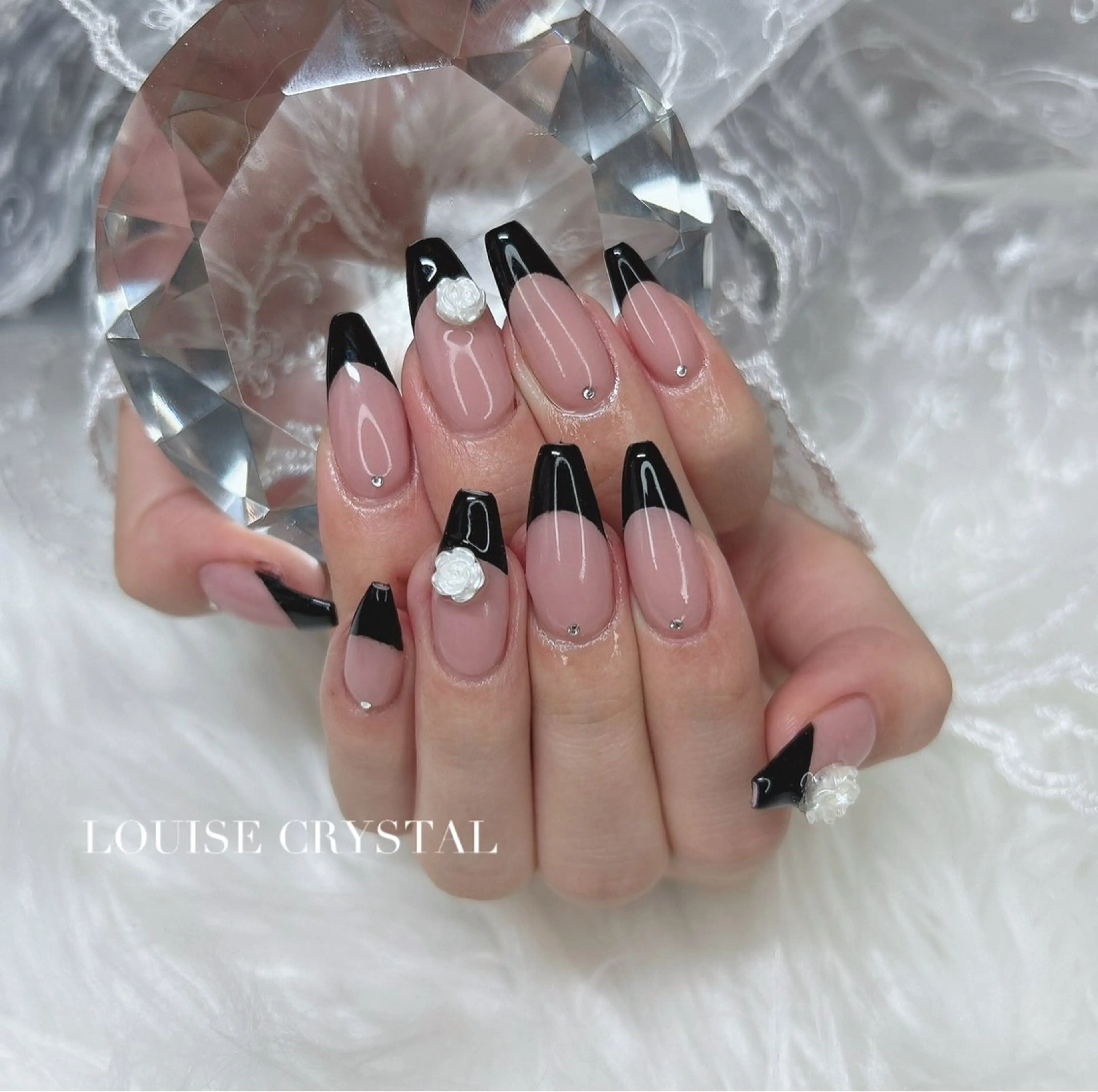 ネイル ハンドネイル LOUISE CRYSTALのネイルデザイン