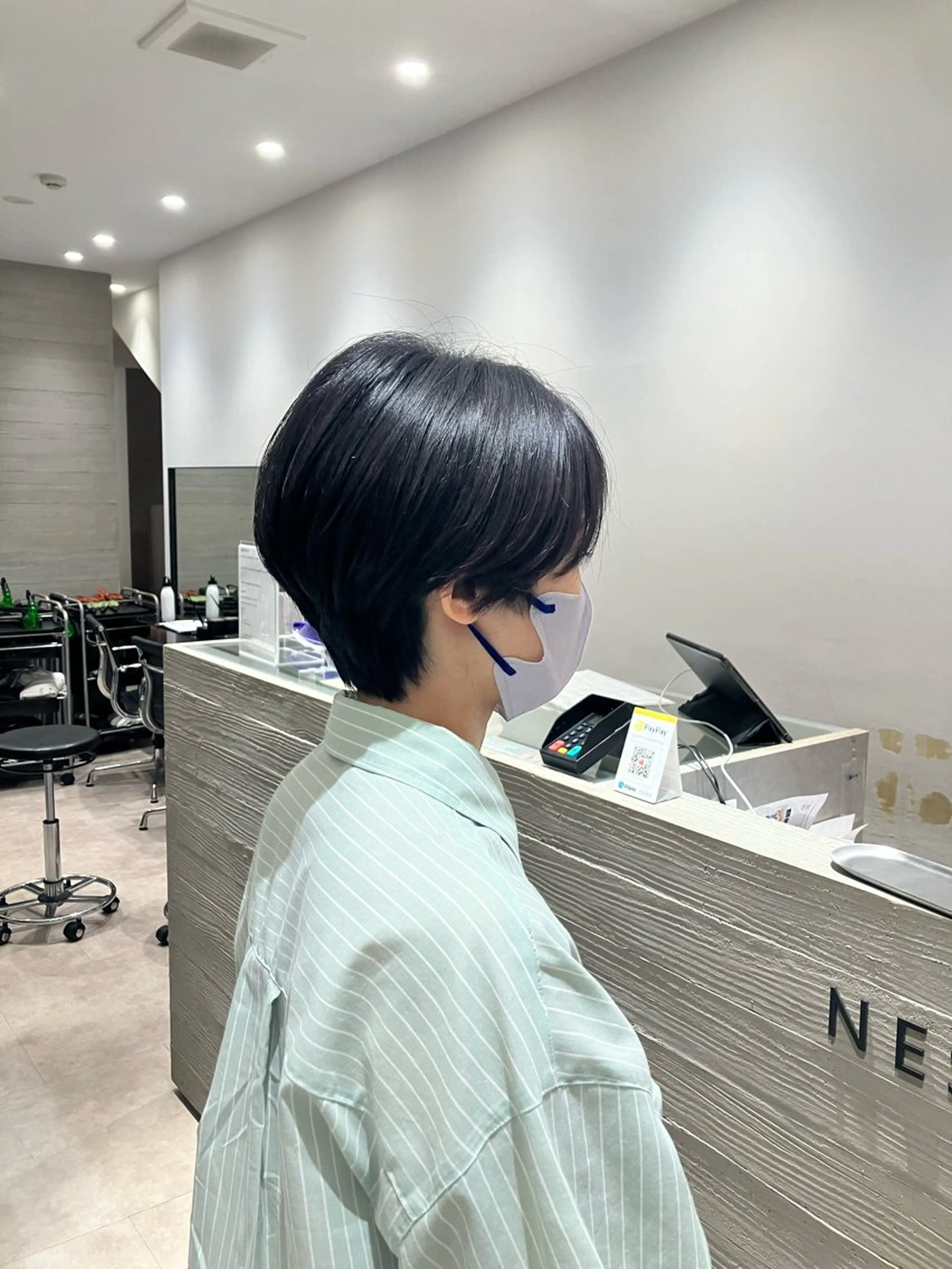 ショート ハンサムショート ショートヘア サキ🤍ハイトーン 🩰くびれ巻きヘアのヘアスタイル