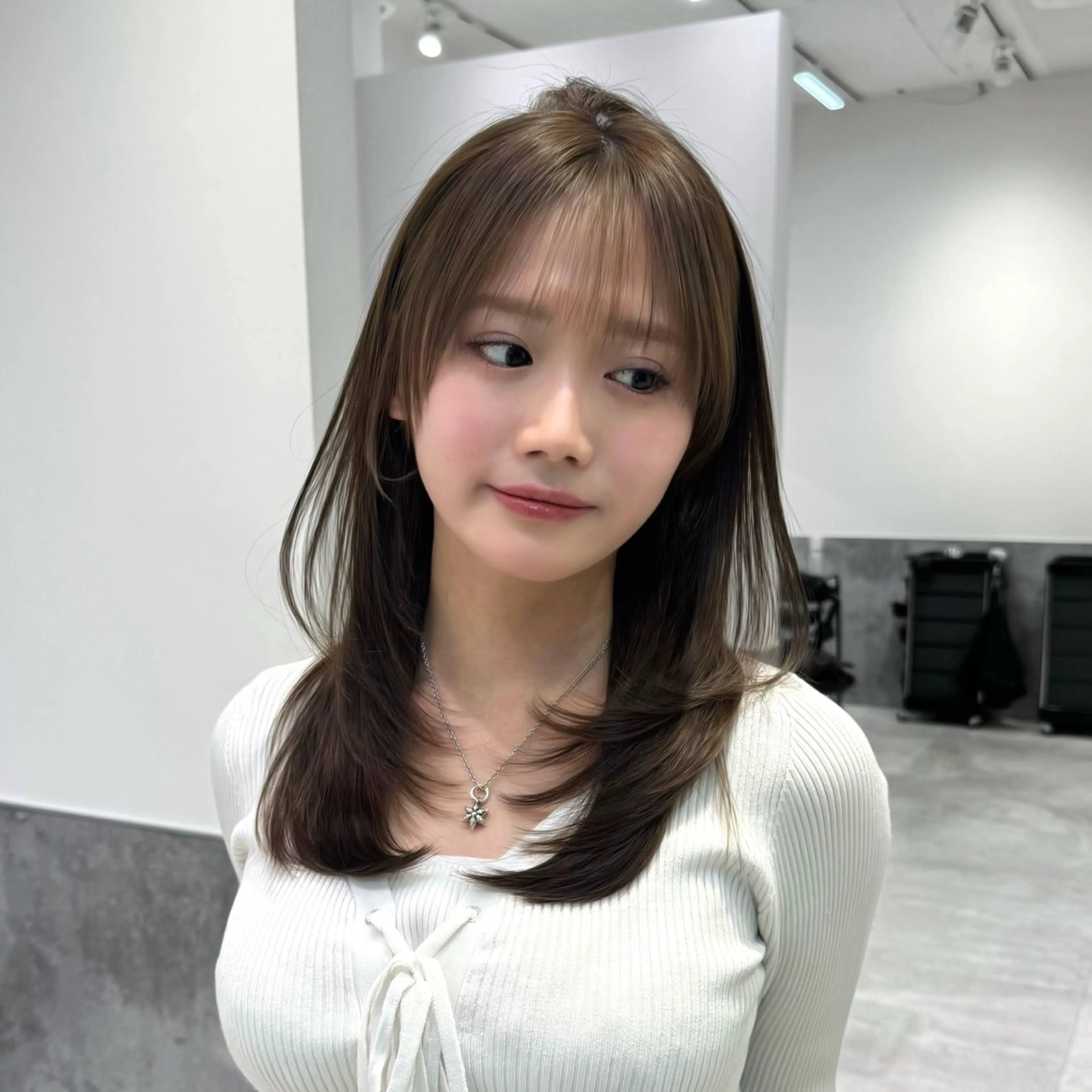 セミロング カラー 透明感カラー グレージュ 顔周りカット レイヤーカット カット ヘアカラー トリートメント GO TODAY 原宿Verno店所属・韓国系支持率No.1 レイヤー特化/きょうのヘアスタイル