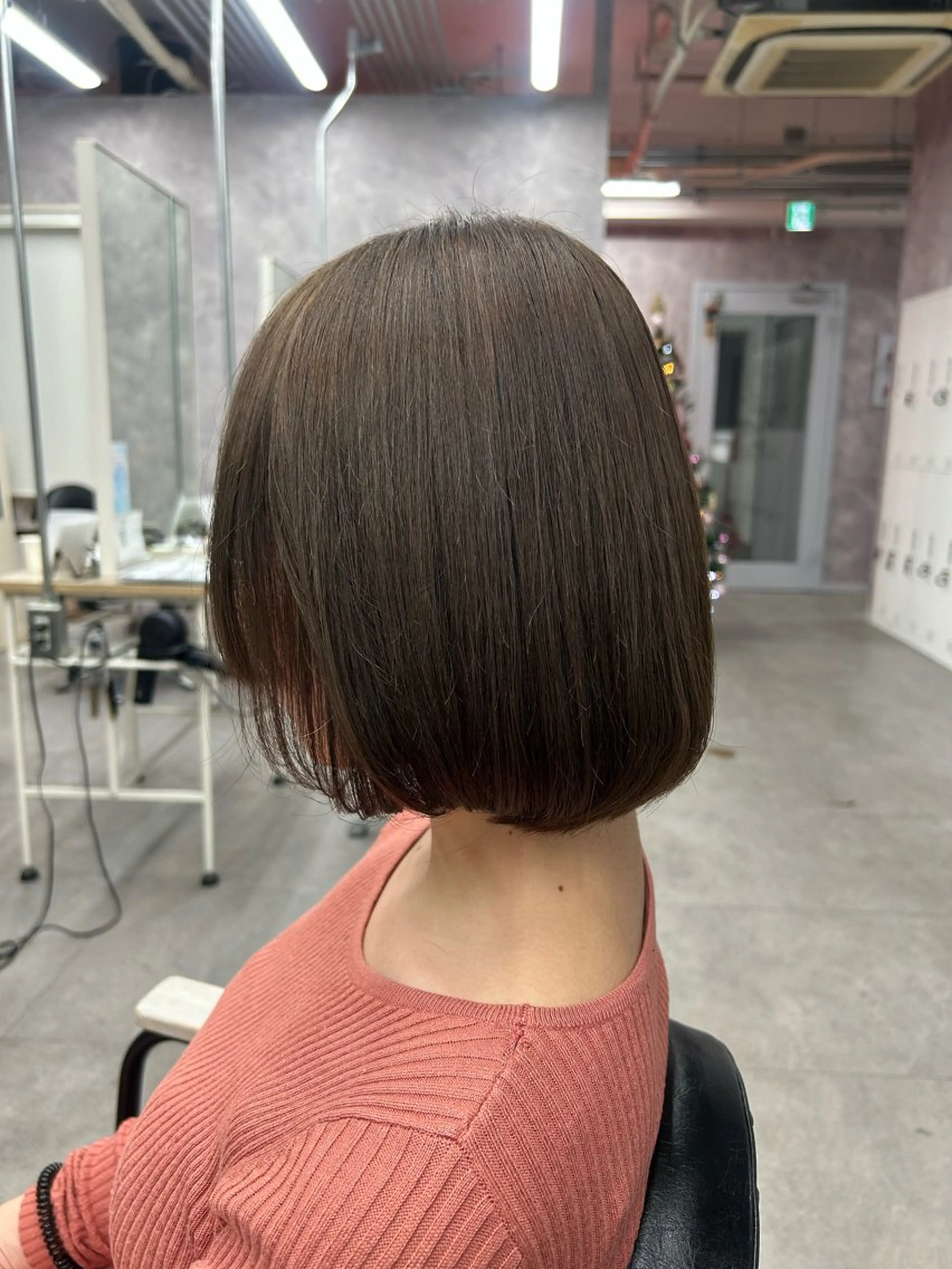 ショート カラー 暖色カラー🪷 オタク美容師🎶のヘアスタイル