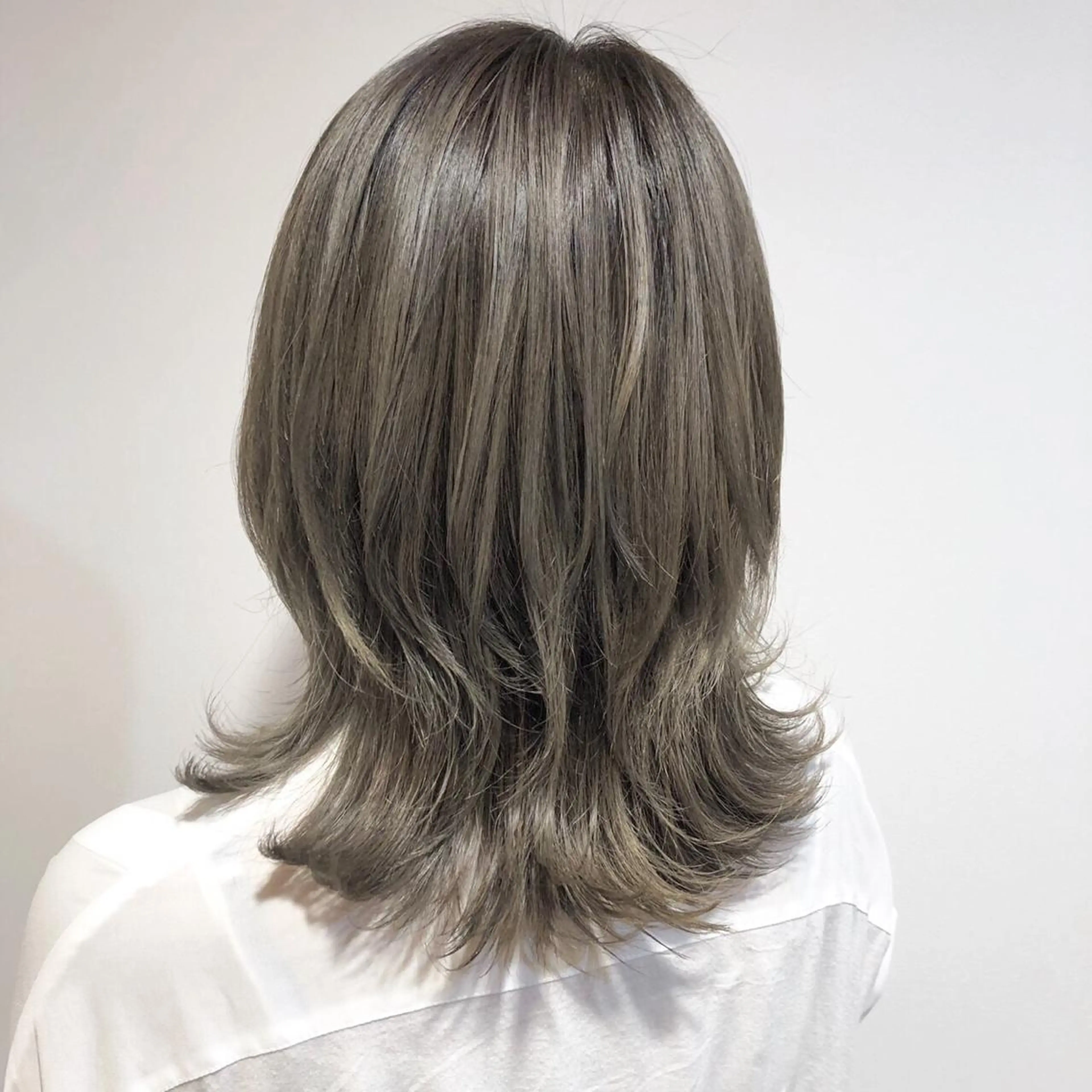 [艶・透明感✨］小顔カット ・ イルミナカラー・保湿トリートメントの写真