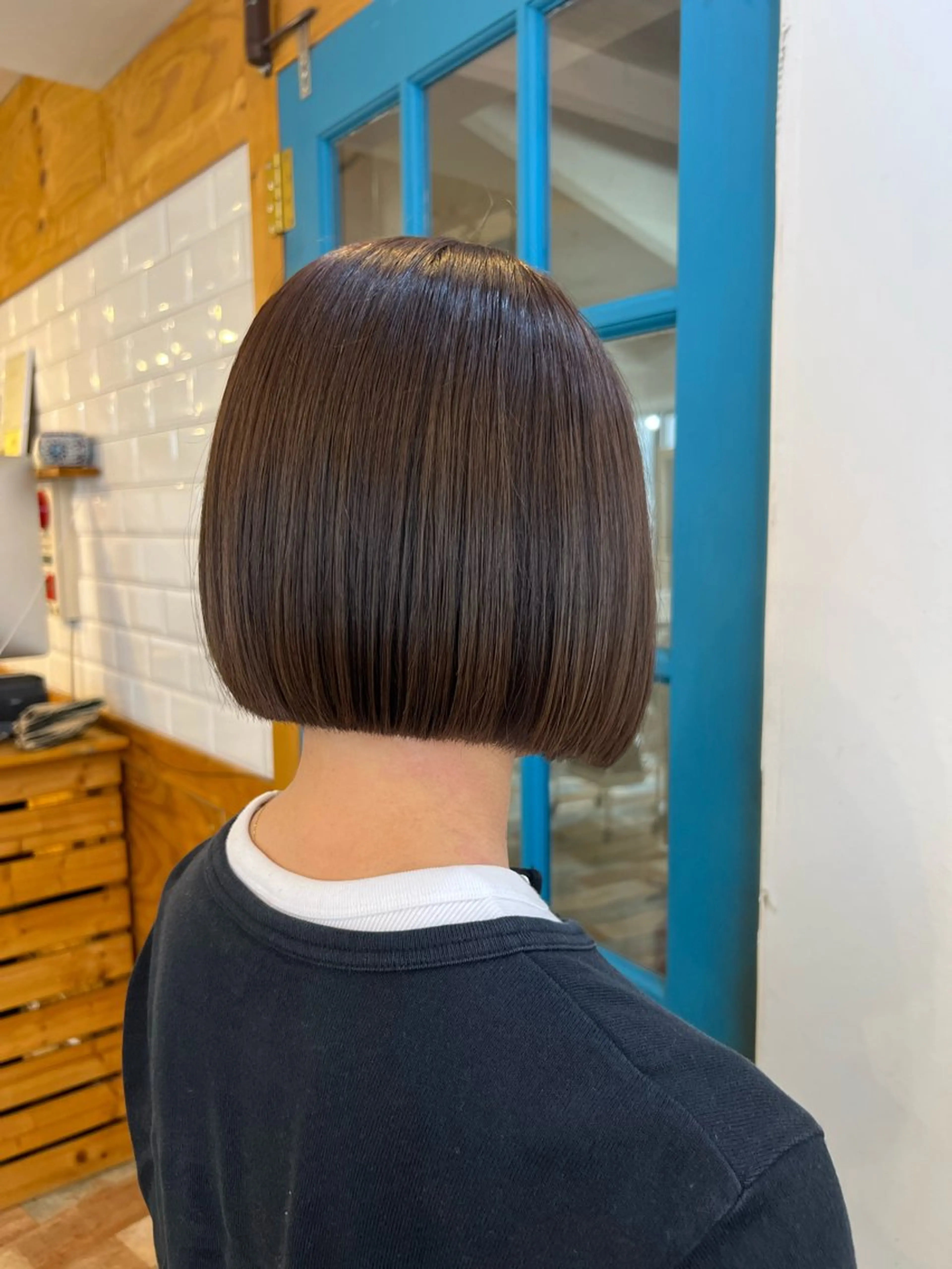 ショート カラー ブラウンカラー デザインカラー イヤリングカラー グレージュ ハイライトカラー KANA/ボブ/ インナーカラー/艶髪のヘアスタイル