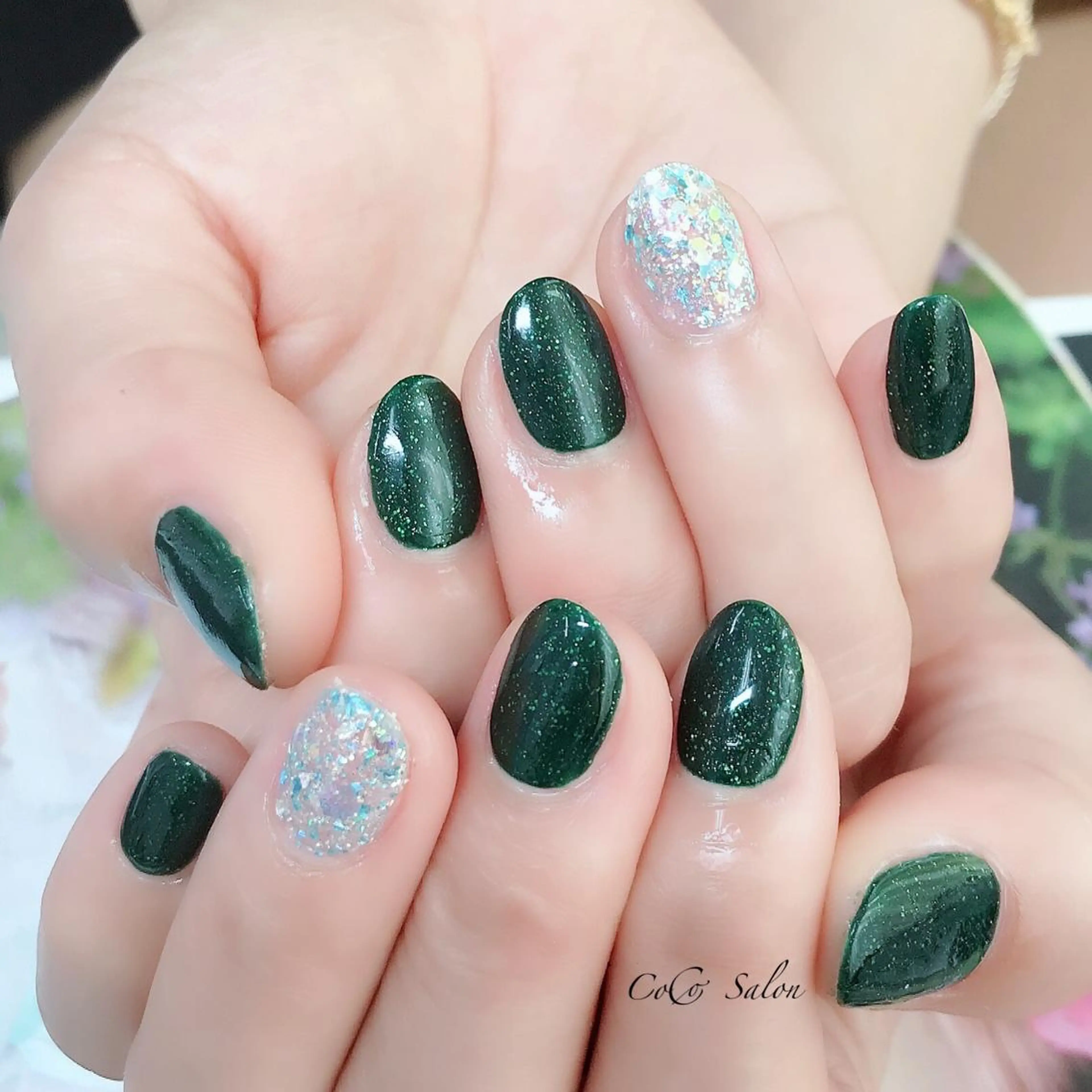 ネイル グリーン ホログラムネイル ワンカラーネイル シンプルネイル CoCoSalon ネイル/まつ毛予約のネイルデザイン