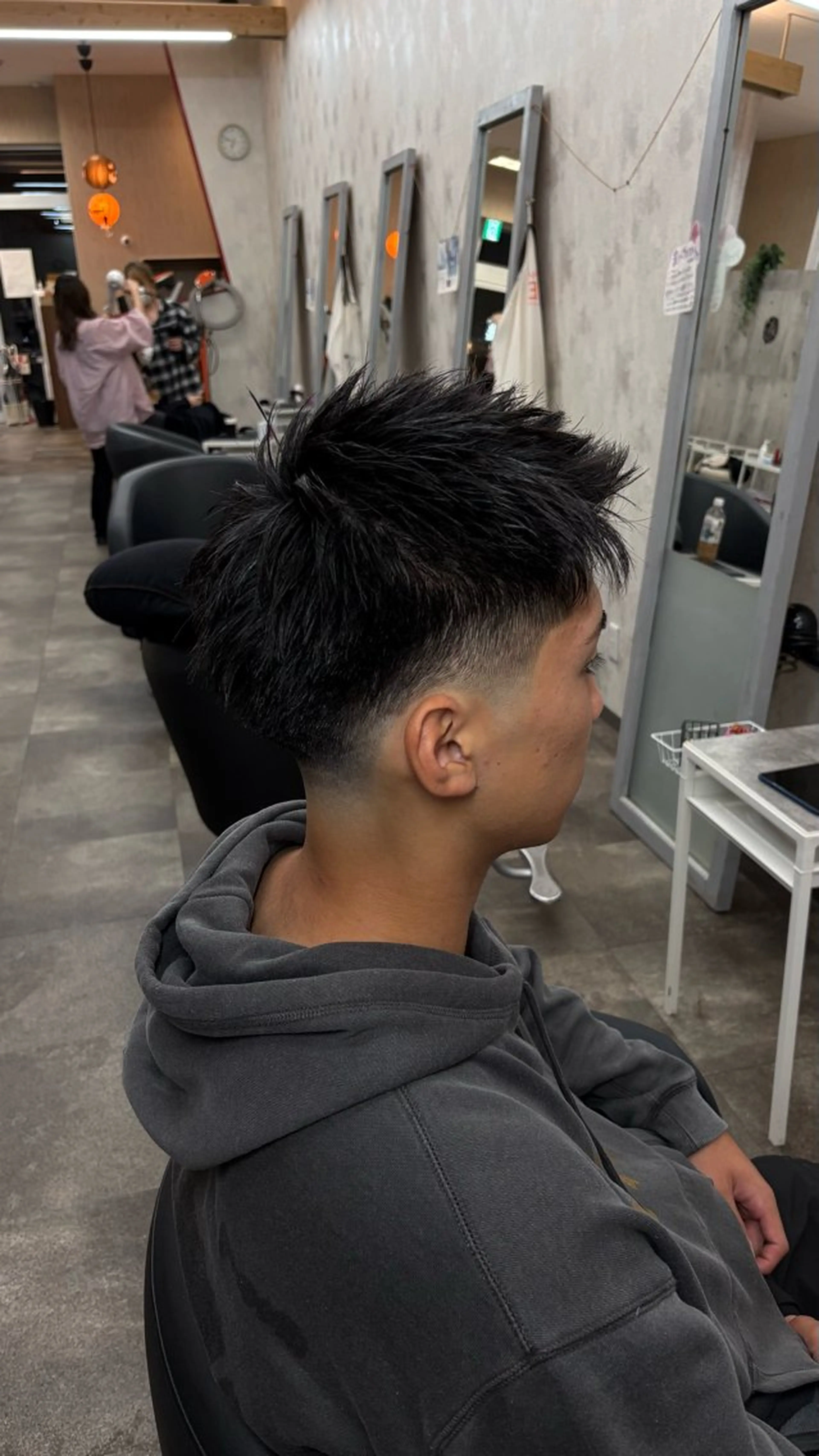 ショート メンズ フェードカット モヒカン 河野 有吾のヘアスタイル