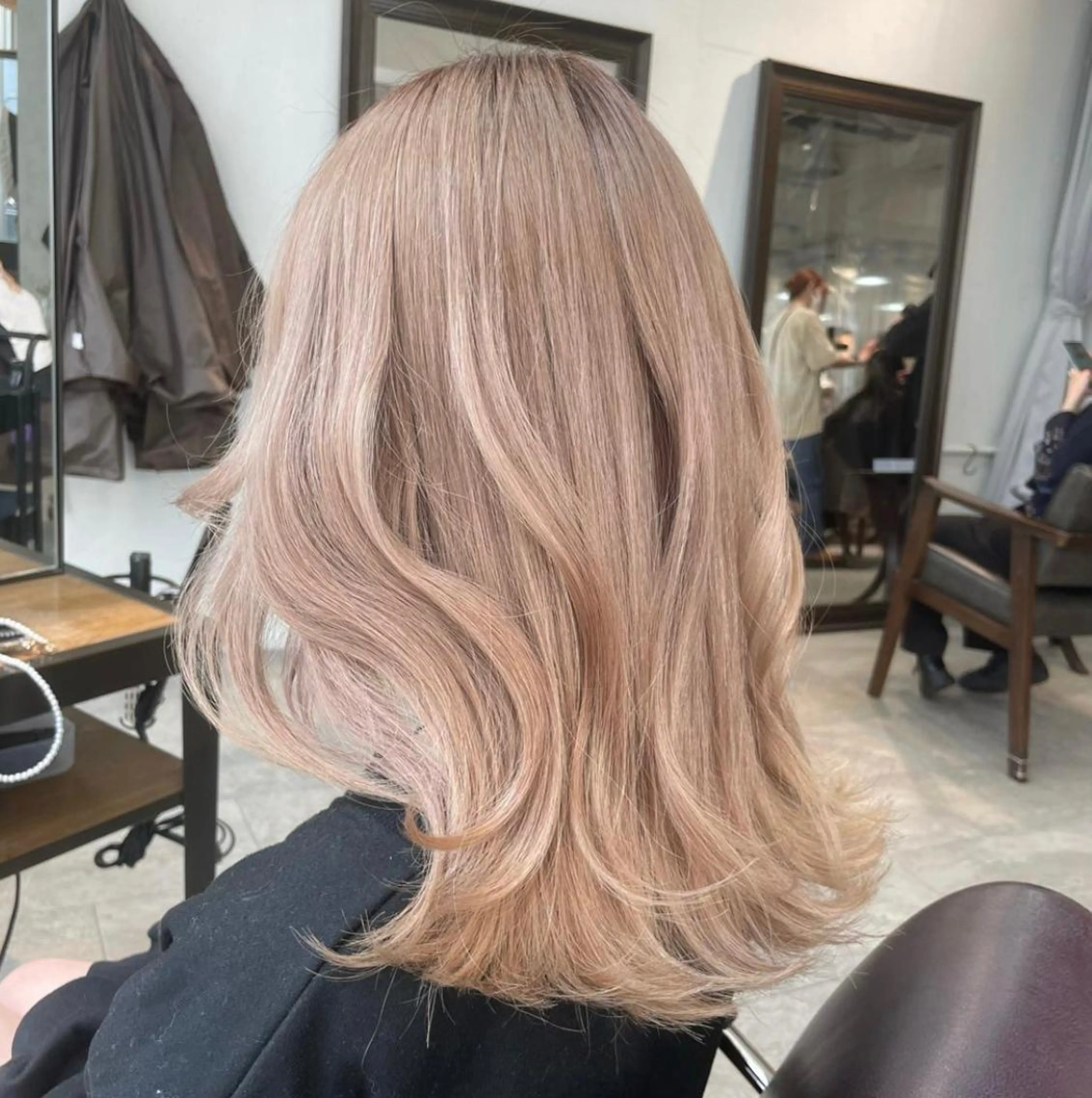 セミロング カラー ヘアアレンジ ヘアカラー 🌹TikTok４万 ﾌｫﾛﾜｰ🌹AKIのヘアスタイル