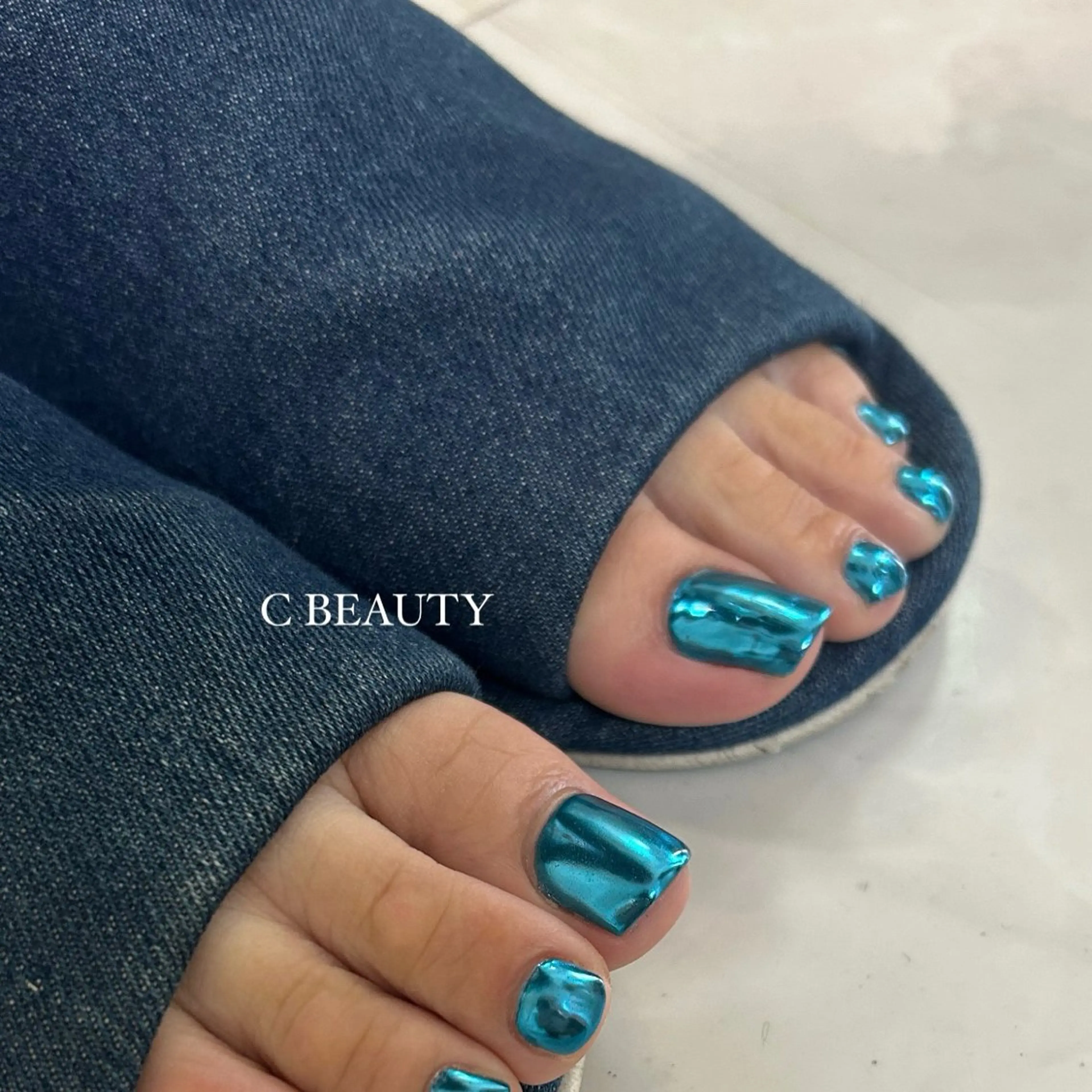 ネイル ブルー ミラーネイル C BEAUTY／ KAEDEのネイルデザイン