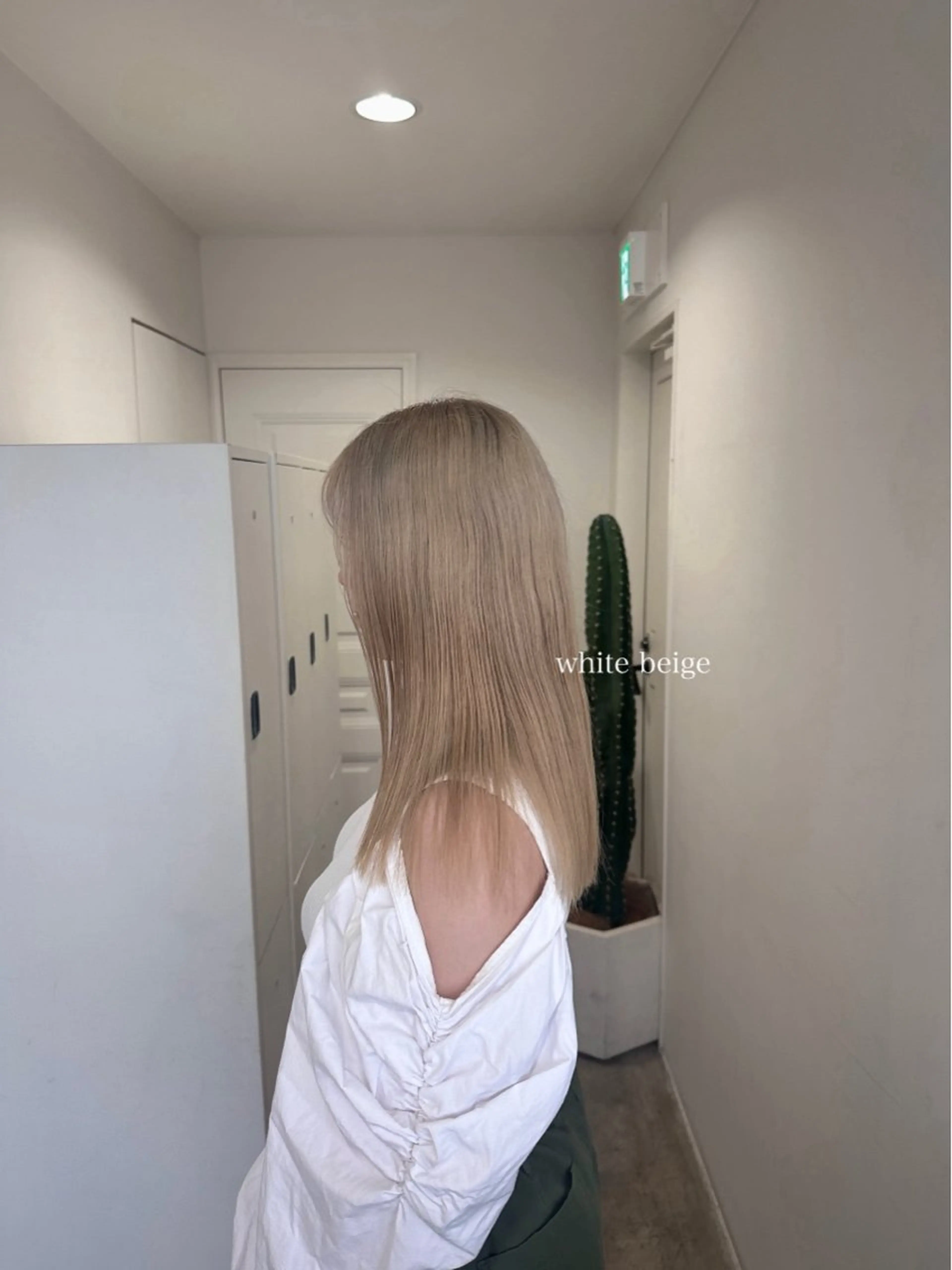 ロング カラー ベージュカラー ブリーチ ホワイトベージュ カット ヘアカラー トリートメント 透明感カラー/顔周り レイヤー/髪質改善のヘアスタイル