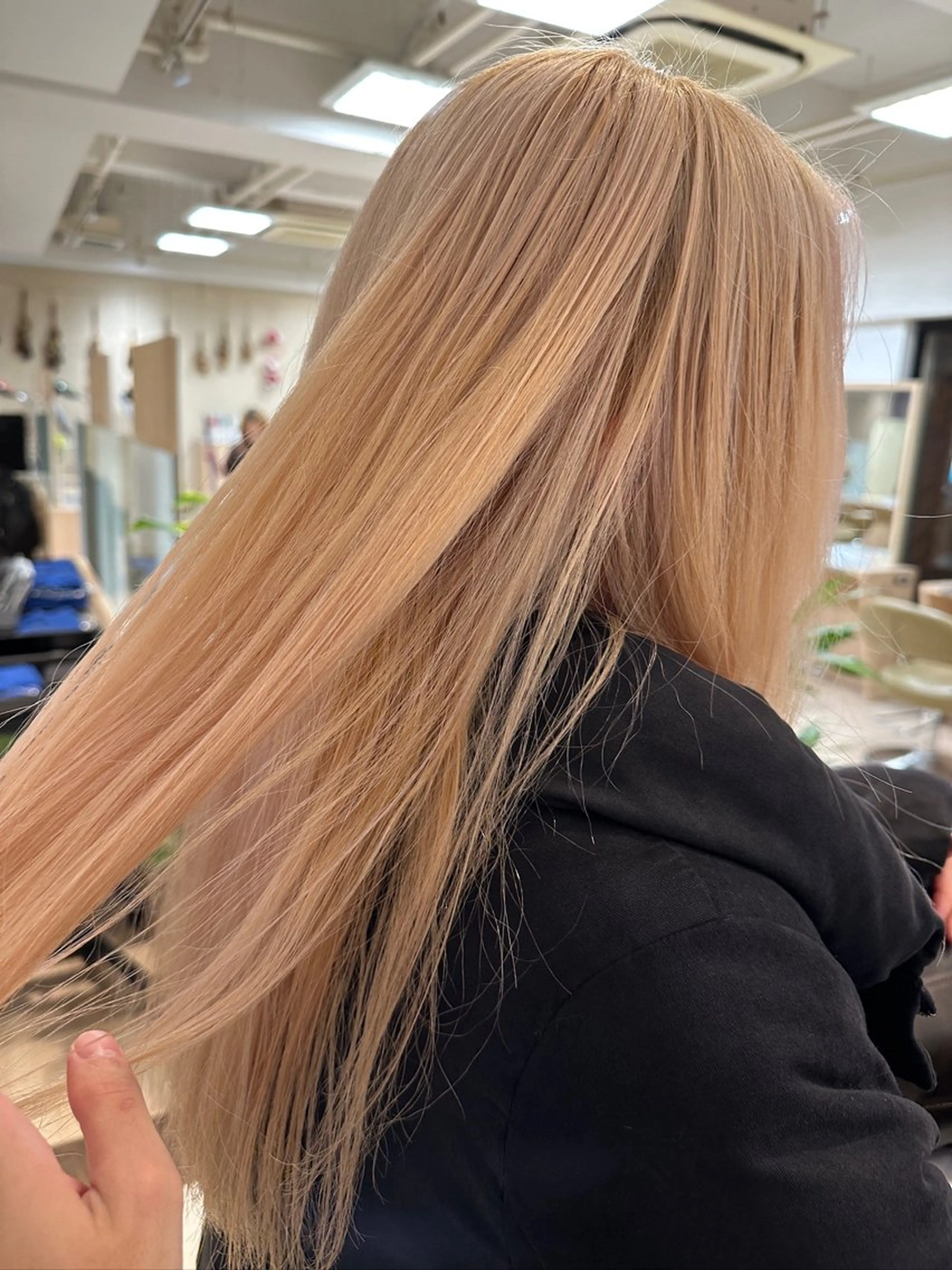 カラー 抜きっぱなしブロンド ヘアカラー UMEDA RYUHEIのヘアスタイル