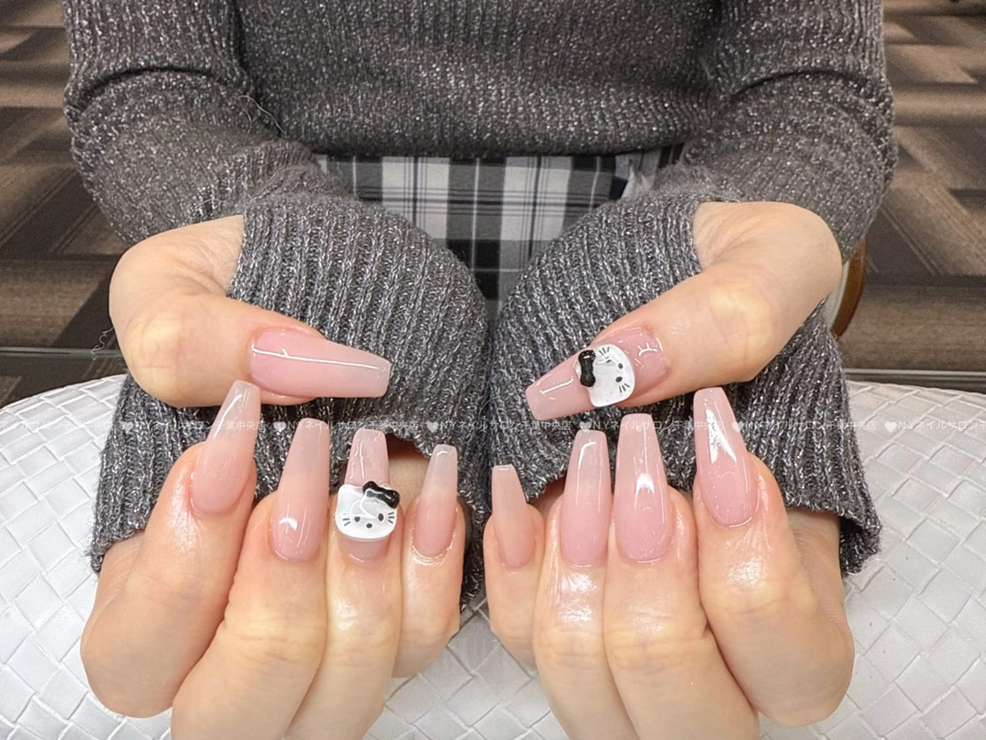ネイル 長さ出し フットネイル フレンチネイル ジェルネイル ガーリー ハンドネイル NYネイルサロン 千葉中央店のネイルデザイン