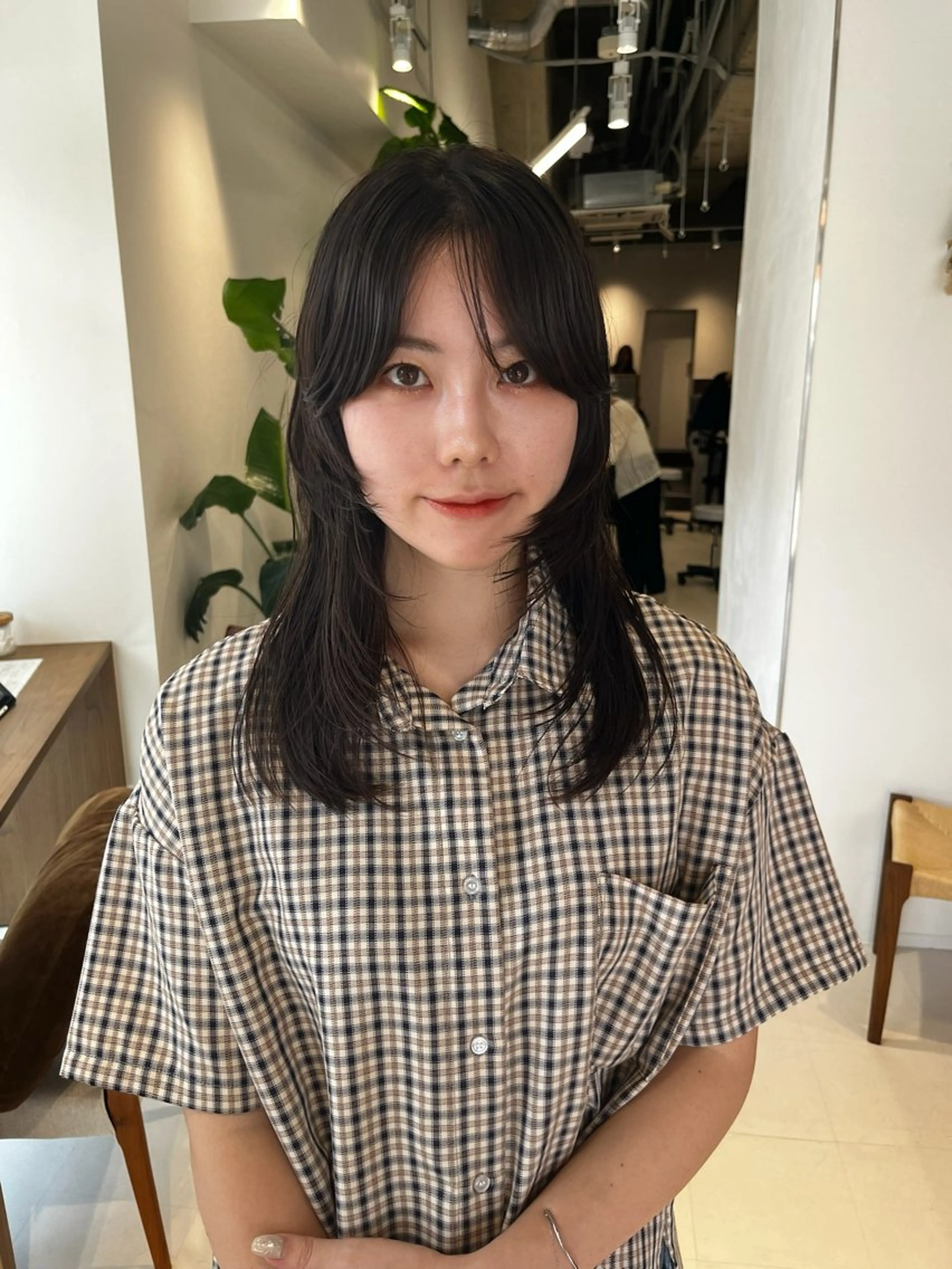 ミディアム レイヤーカット カット トリートメント レイヤーカット/ブラ ウンカラー/河野凜のヘアスタイル