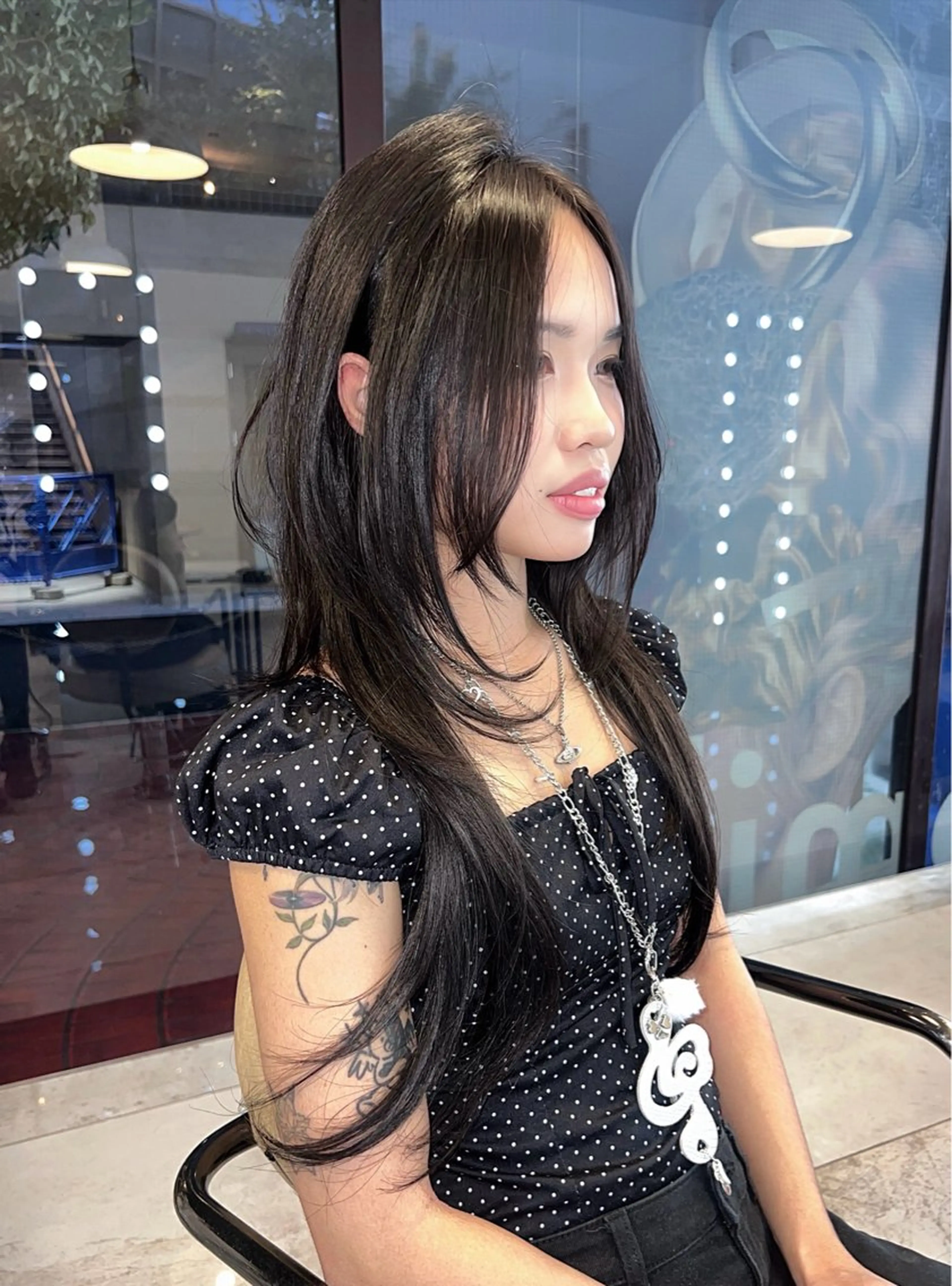 ロング カット AIRA/ブリーチ ‪/透明感カラーのヘアスタイル