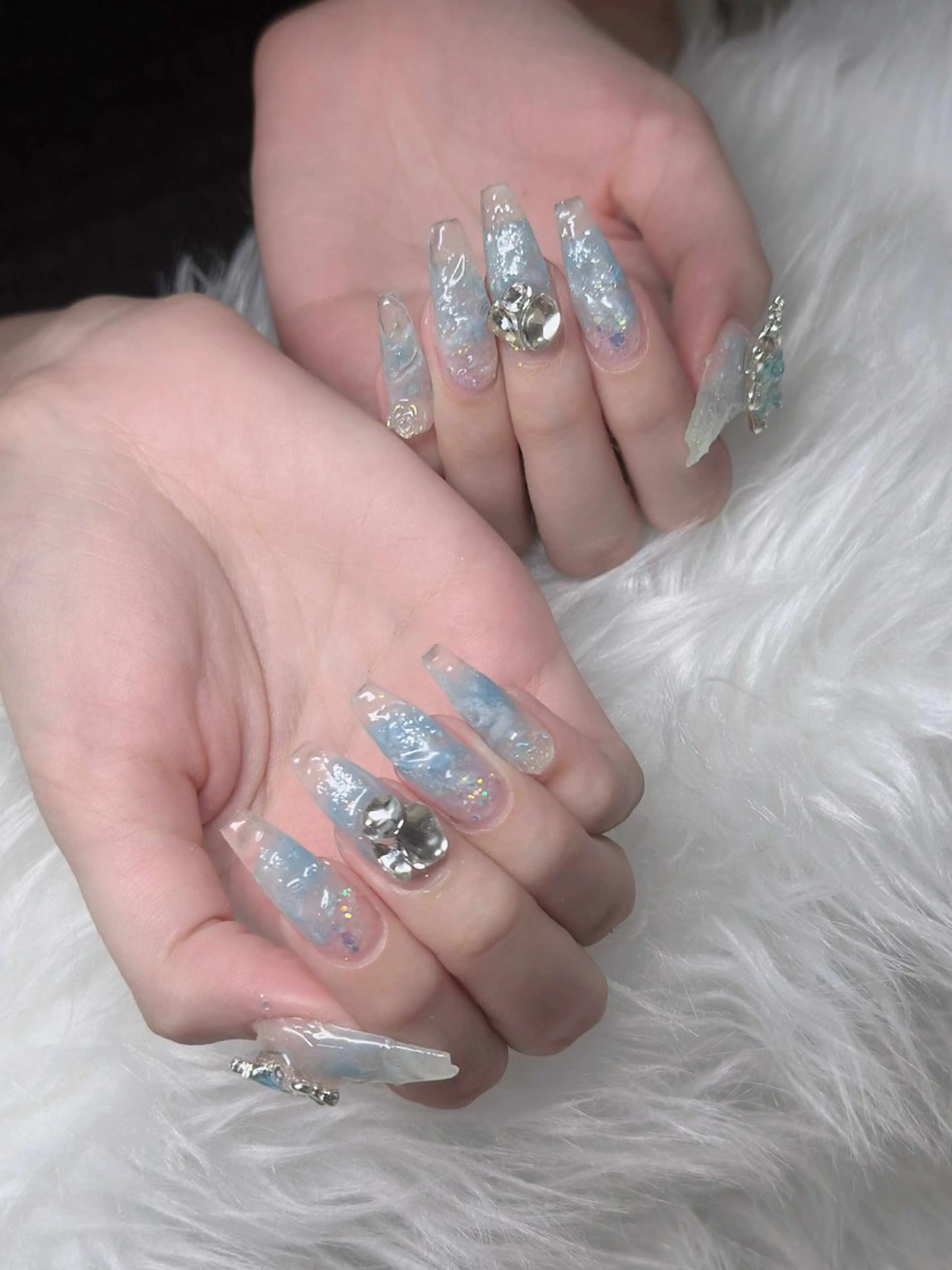 ネイル オーロラネイル フレンチネイル ジェルネイル ハロウィン キラキラネイル ハンドネイル H.baby Nail Salonのネイルデザイン