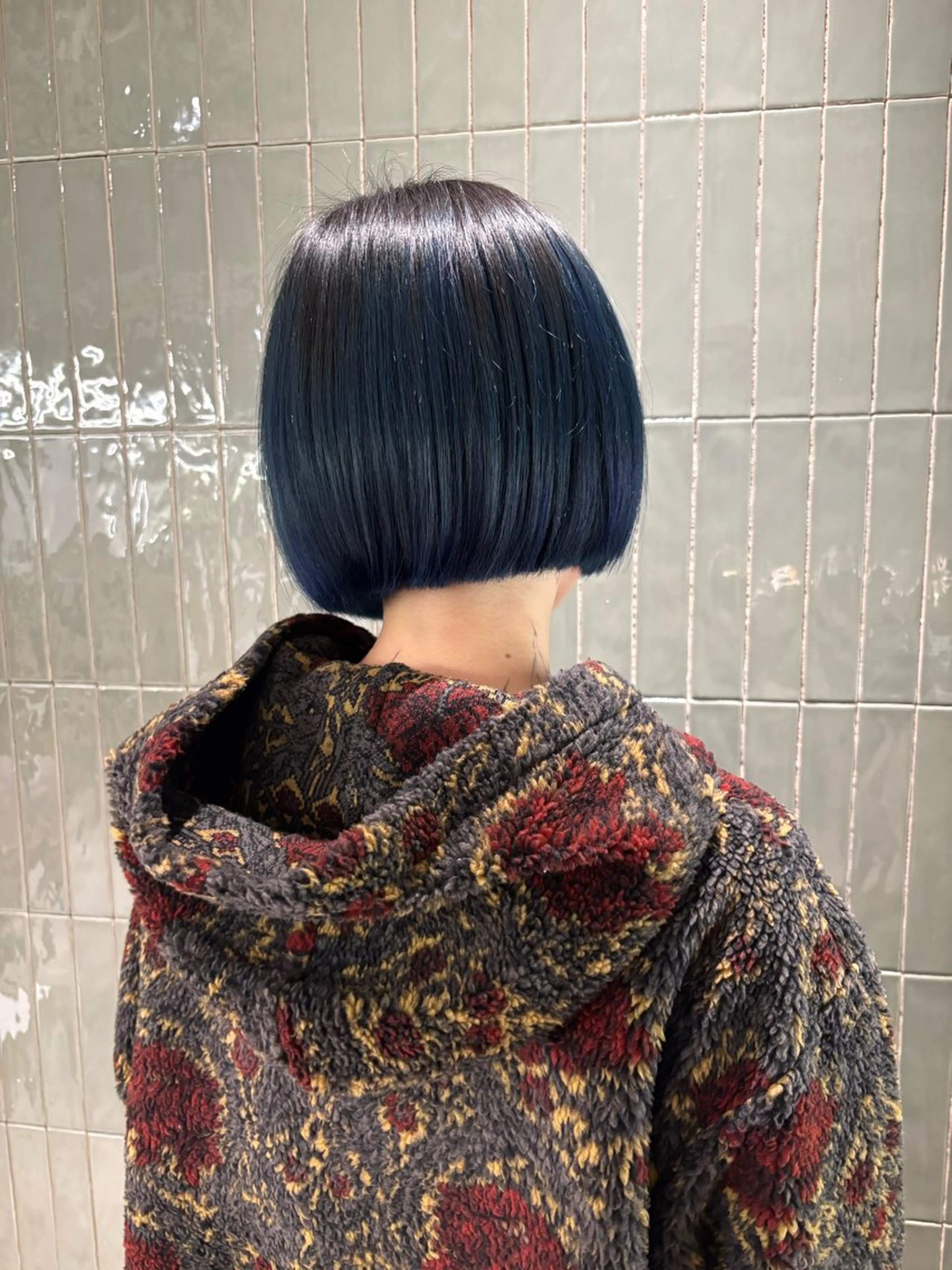 ショート カラー 黒髪 ブリーチ ブルーカラー グラデーションカラー ヘアカラー リカ/ハイトーン ・オリーブ🍀のヘアスタイル