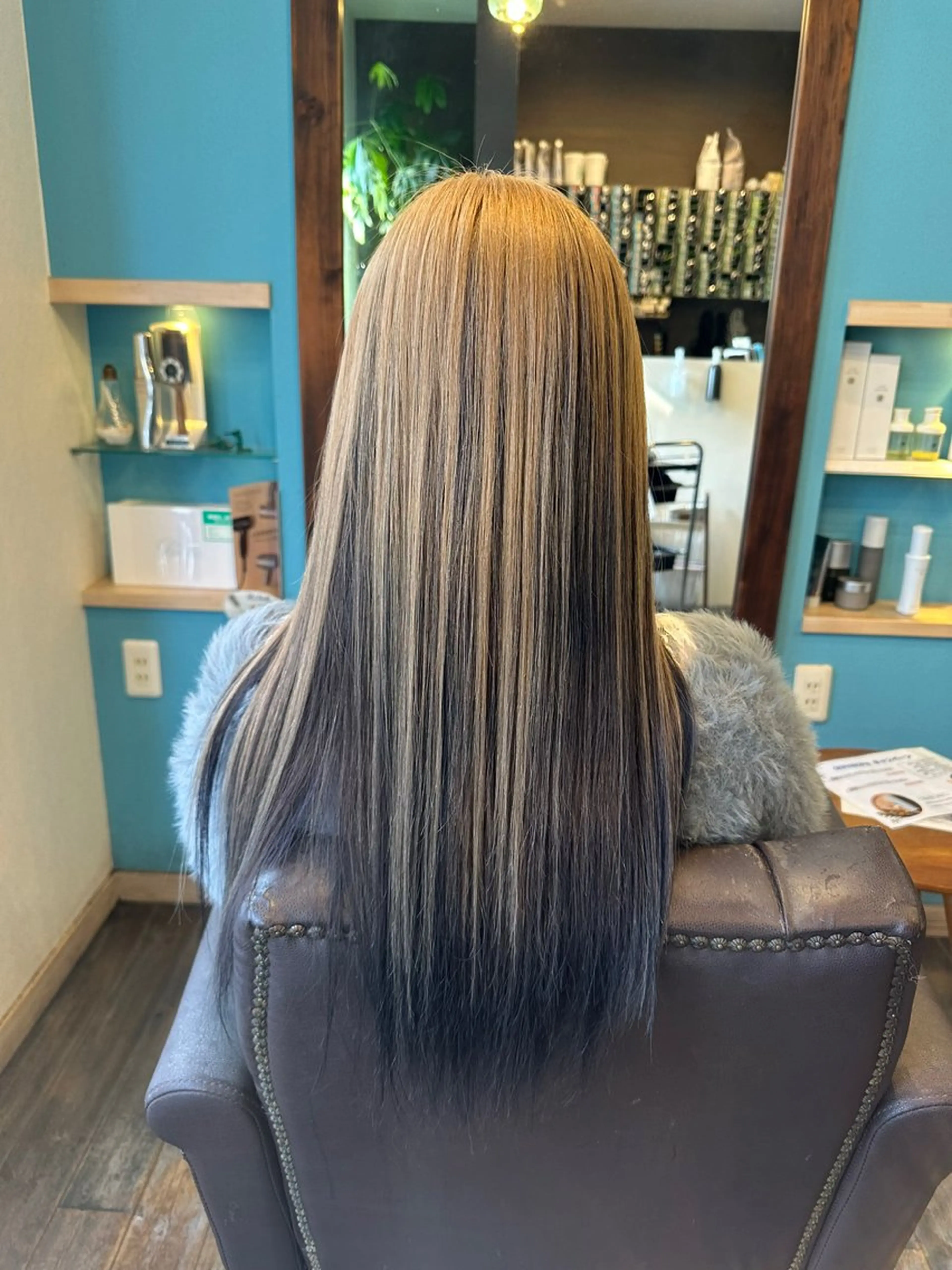 ロング カラー ブリーチ ヘアカラー 安達 望のヘアスタイル