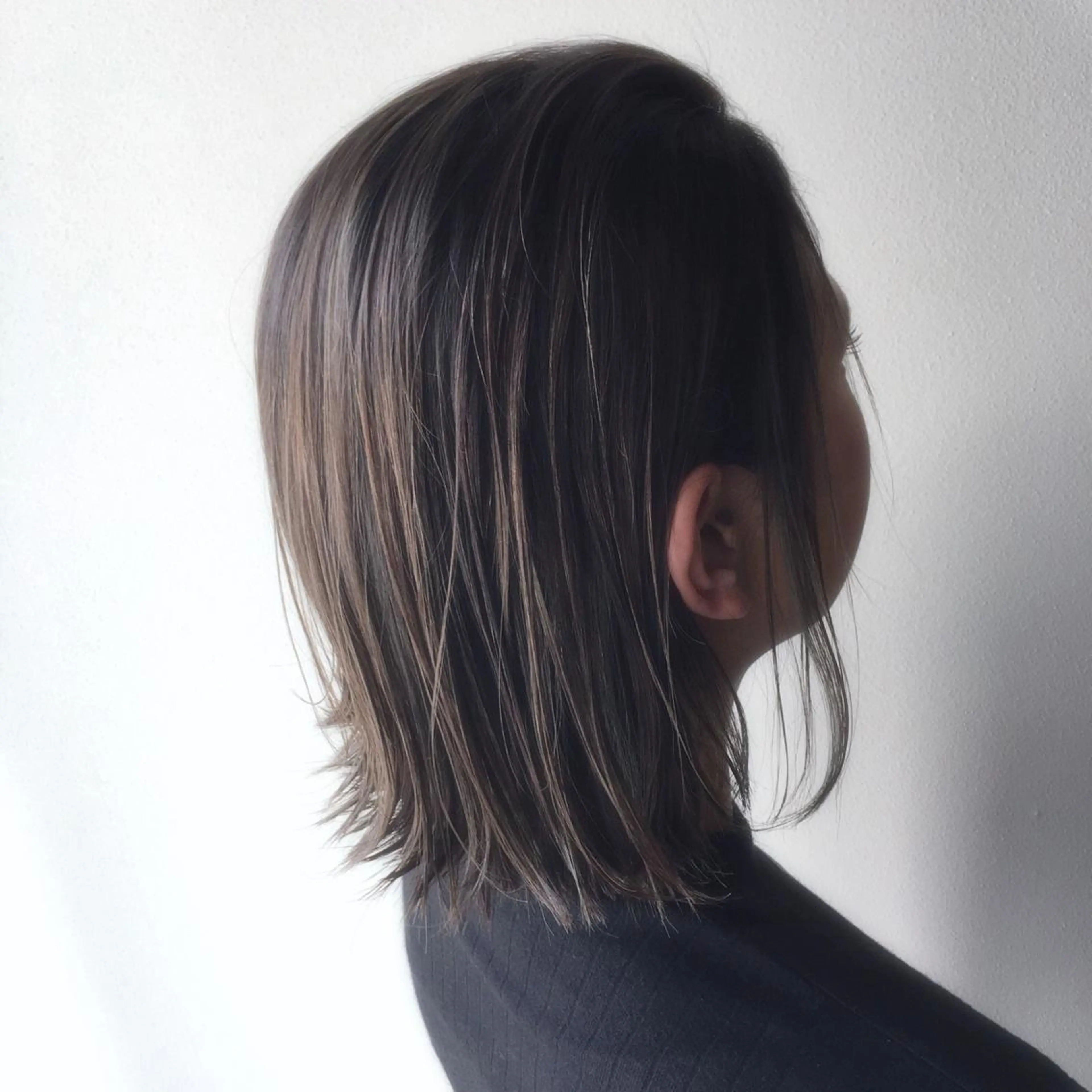 ショート カラー グレージュ ボブ 外ハネヘア カット ヘアカラー トリートメント 江藤 星史のヘアスタイル