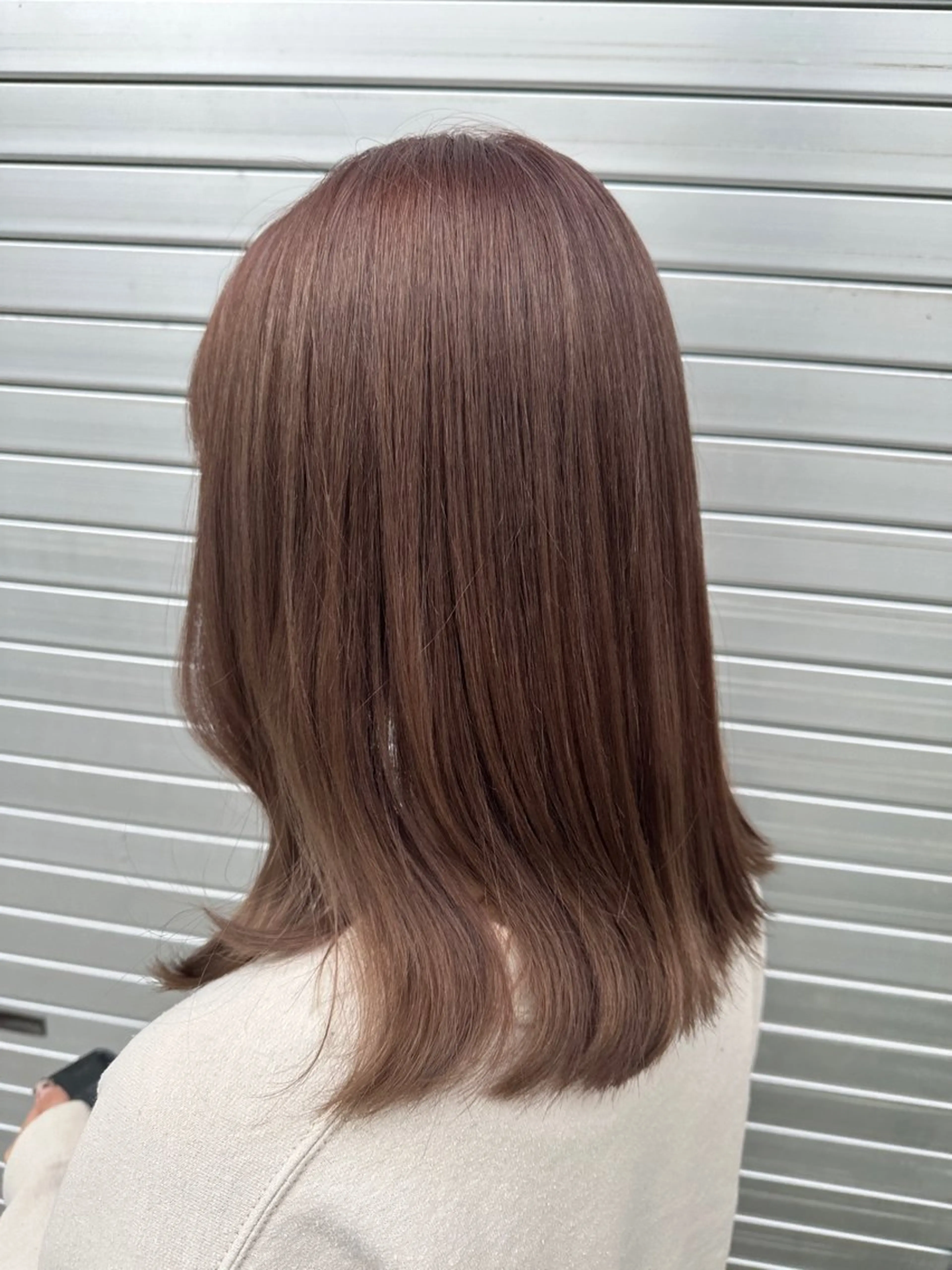 ミディアム miloc MOMOKAのヘアスタイル