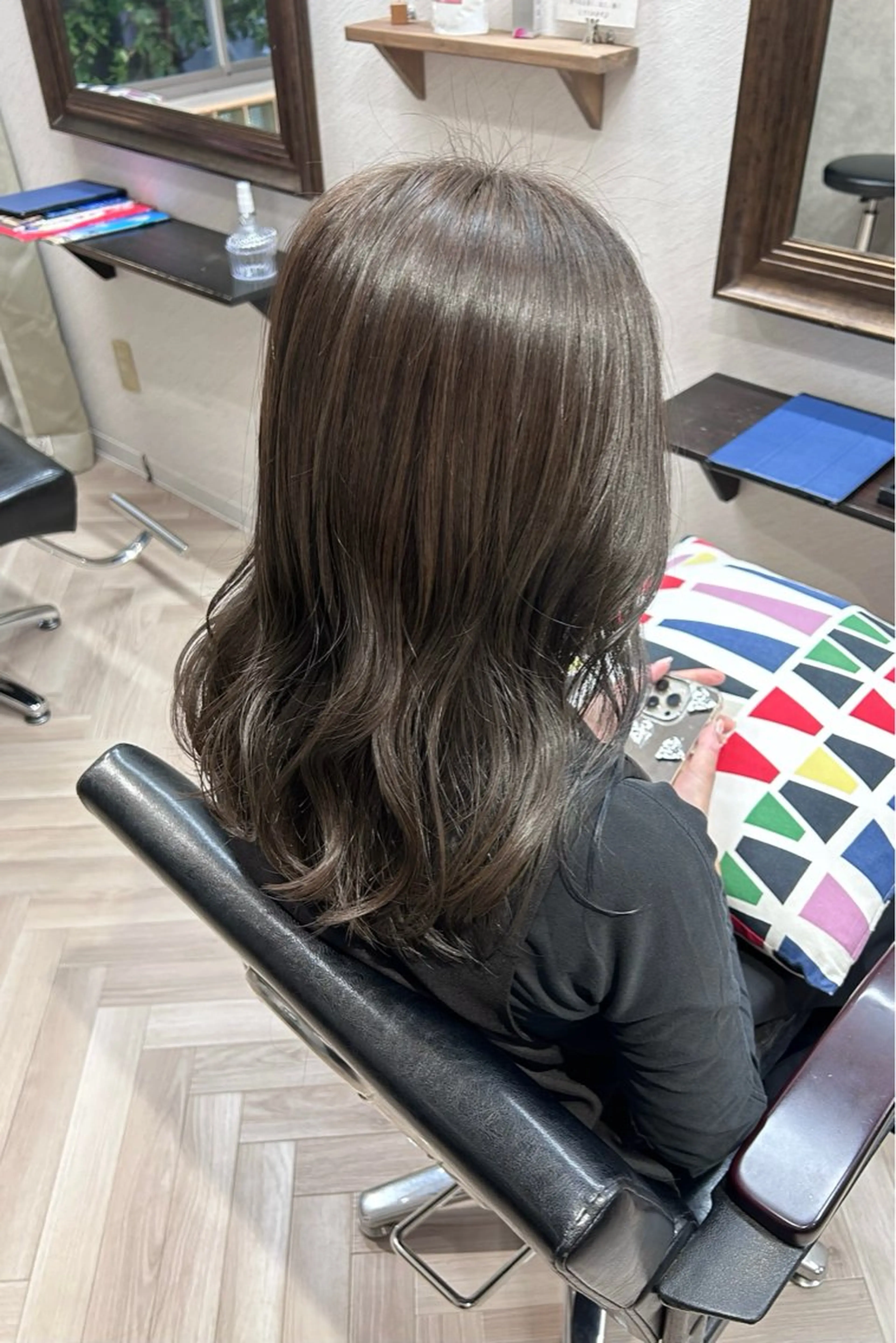 セミロング カラー ヘアアレンジ アッシュ 透明感カラー flower所属・原田 歩実のヘアスタイル