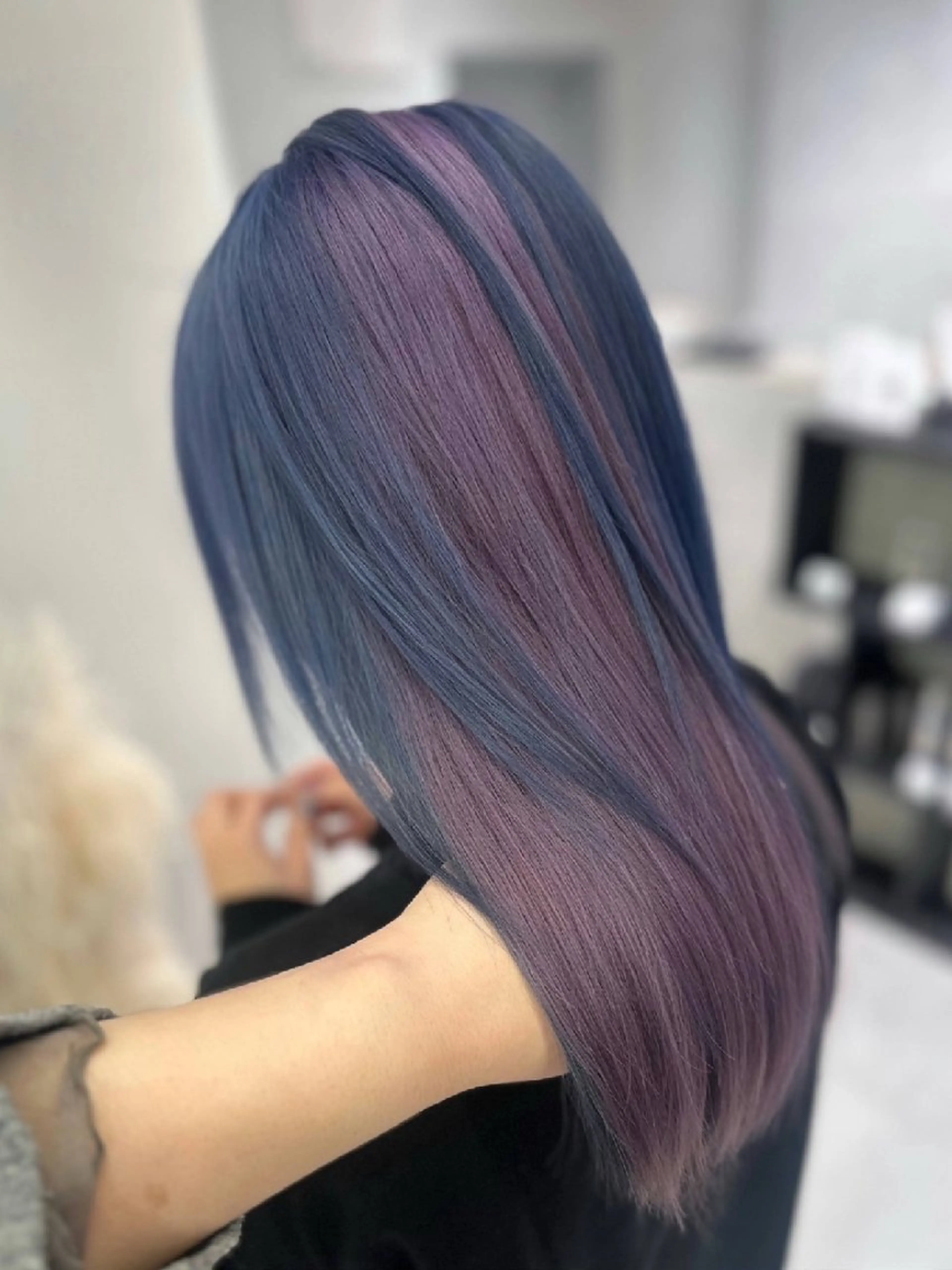 カラー セミロング piLLon 心斎橋のヘアスタイル