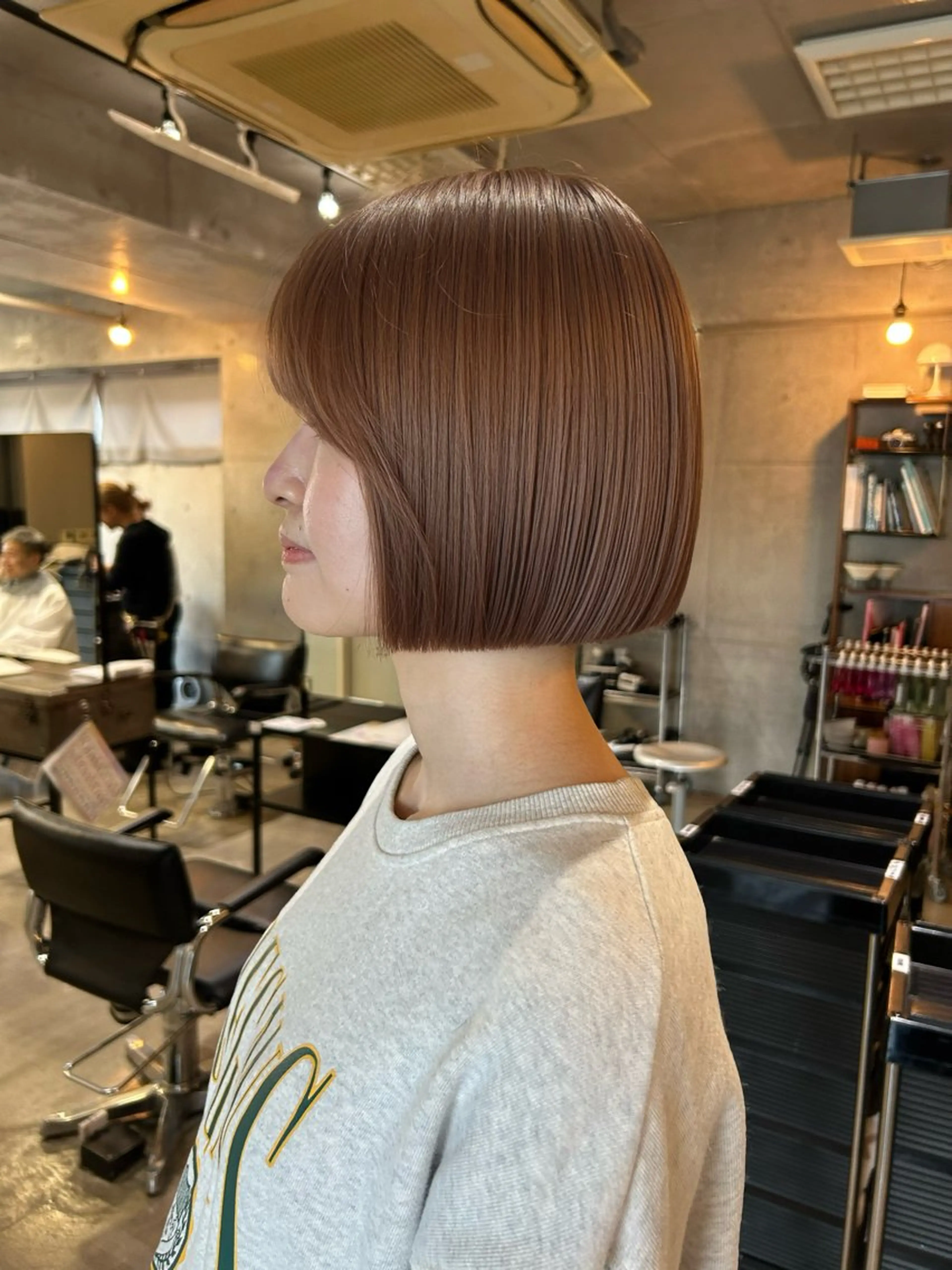 ショート カラー ベージュカラー ミルクティーベージュ タッセルカット カット ヘアカラー 韓国ボブ/レイヤー ボブ/ EMIRIのヘアスタイル