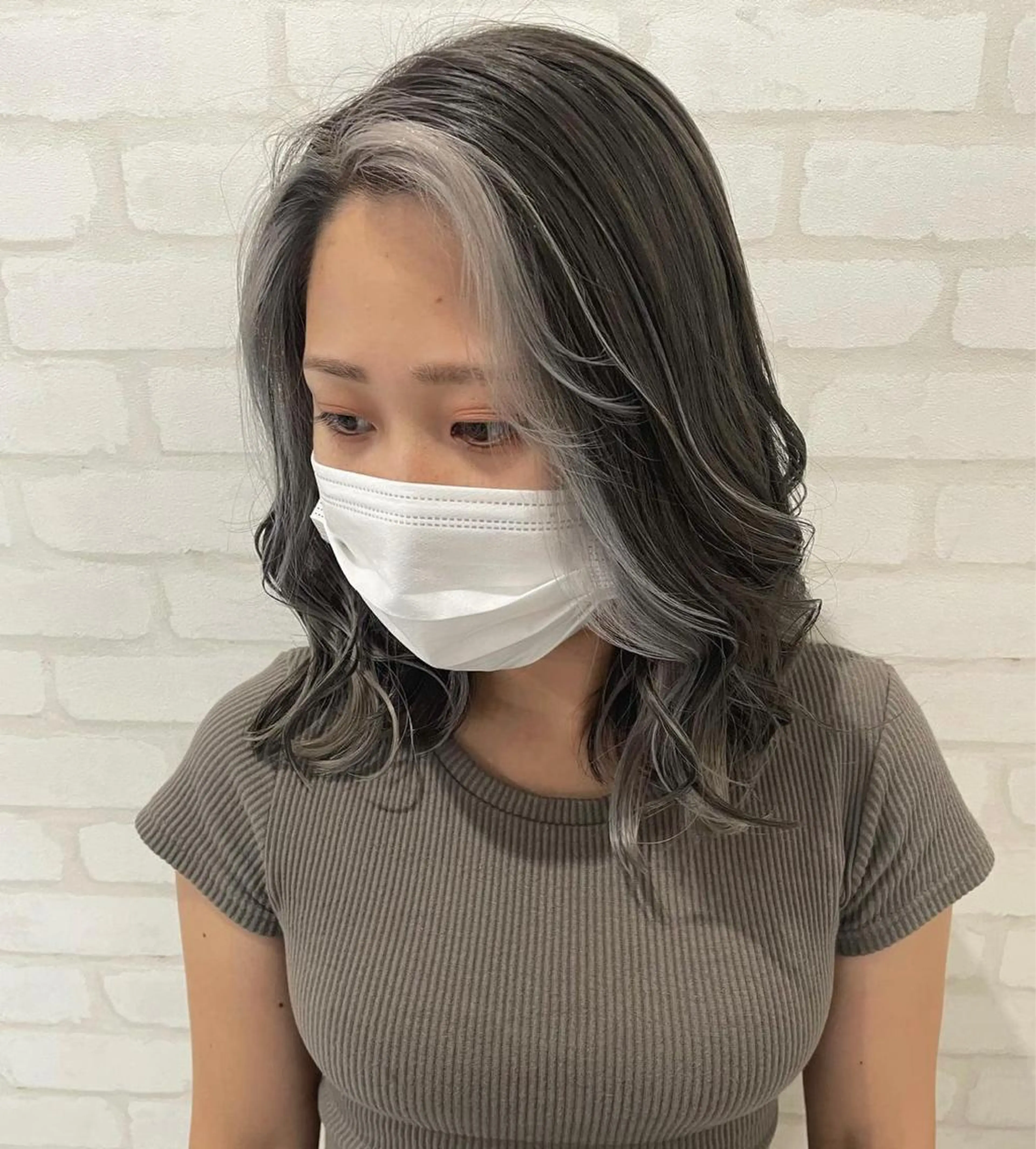 セミロング カラー ブリーチ ヘアカラー トリートメント ココテラス メンズカットのヘアスタイル