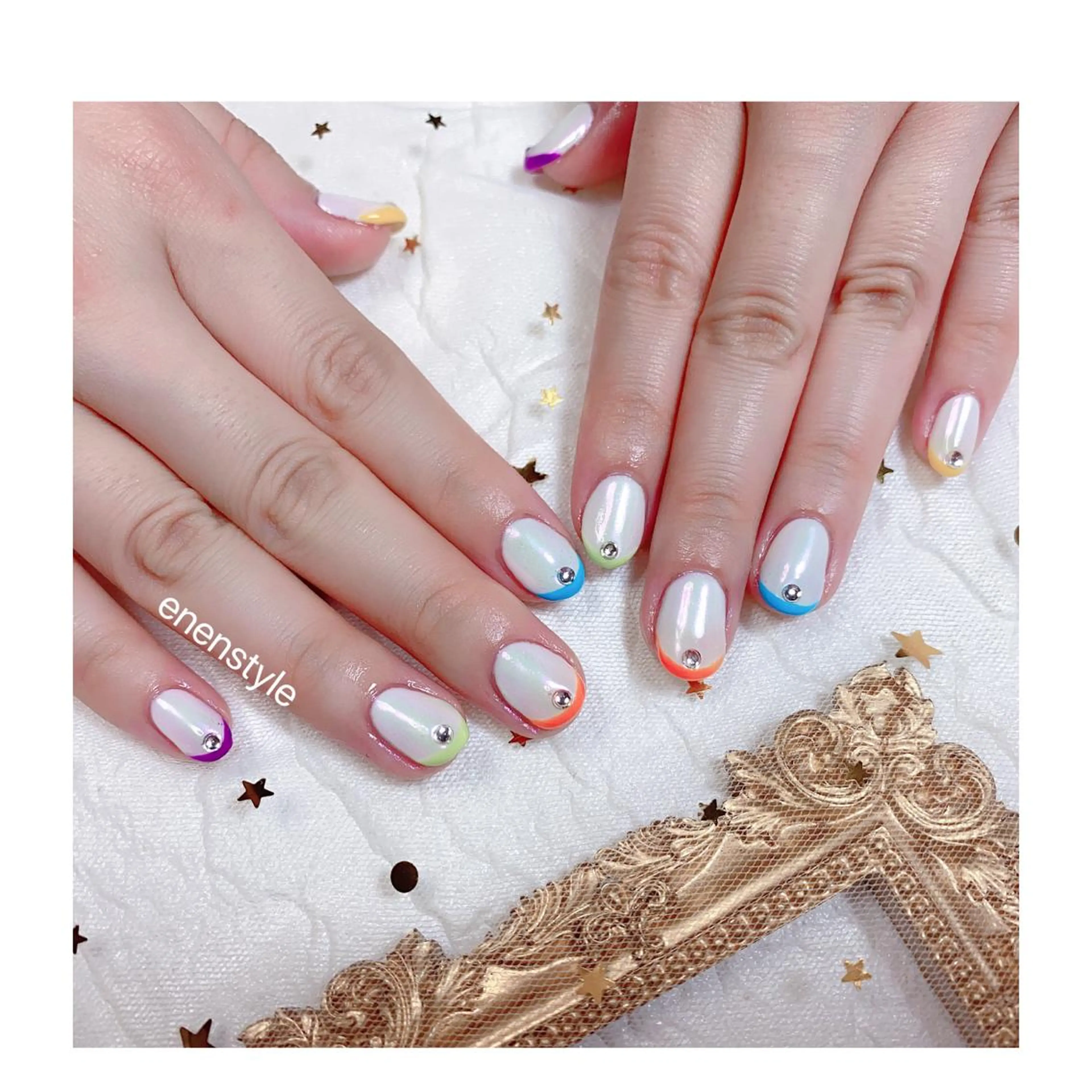 ショート ネイル オーロラネイル ジェルネイル 持ち込み ニュアンスネイル オフィスネイル 👑enen style👑のネイルデザイン