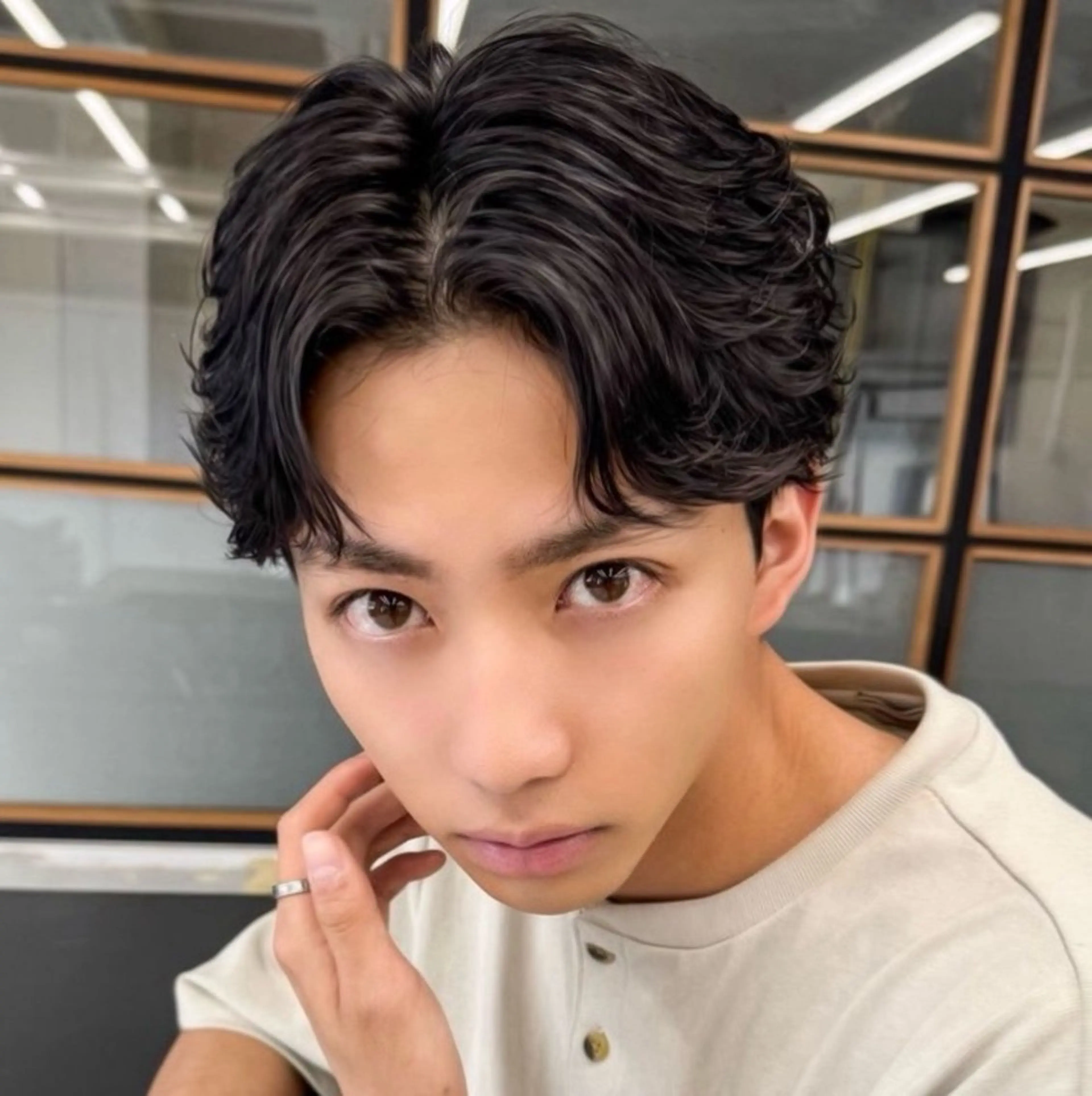 ショート カット 毛流れパーマ職人 岡田大樹のヘアスタイル