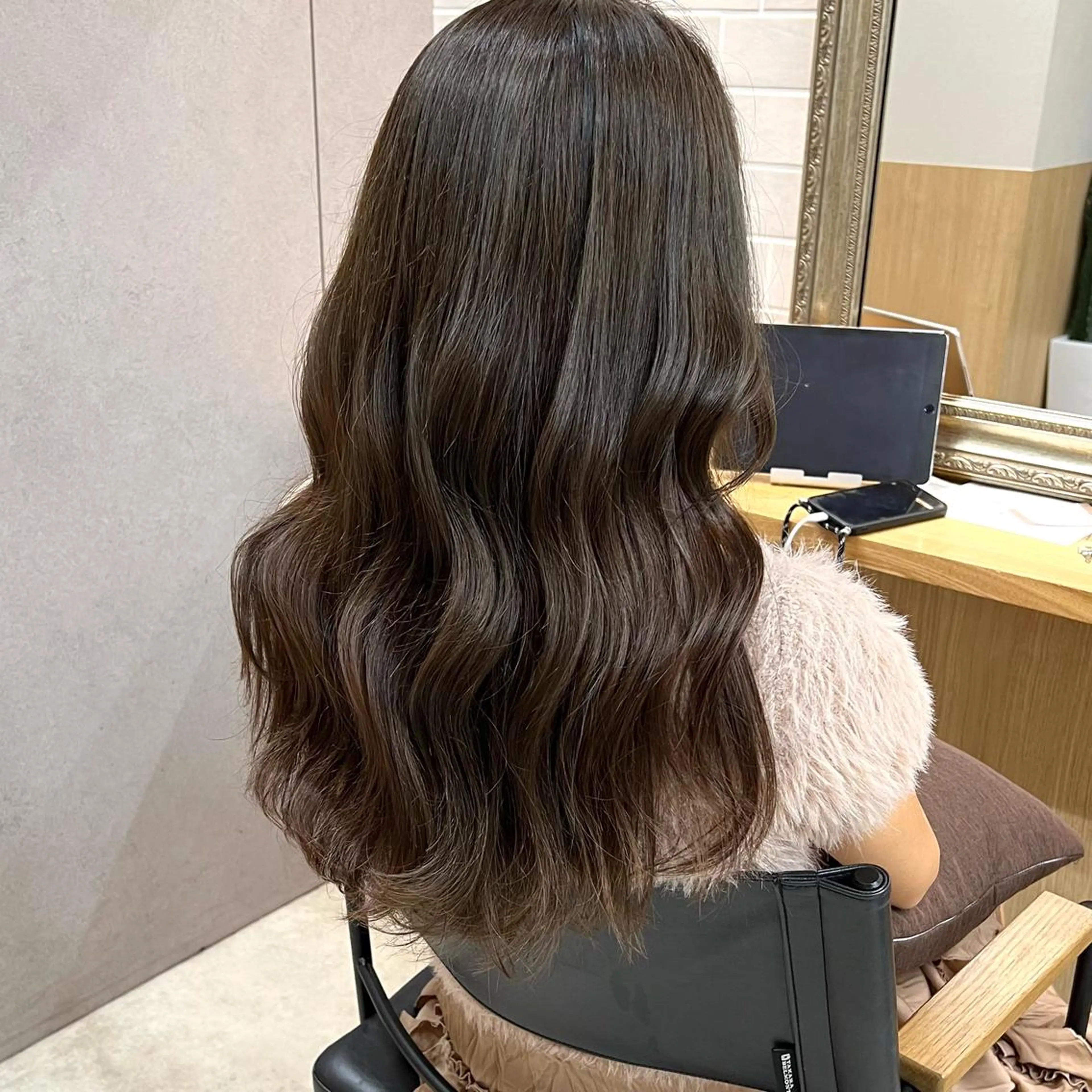 ロング カラー グレージュ ハイライトカラー ミント ハイライト 髪質改善 ✨️今だけ無料✨️ 鶴田みなみのヘアスタイル