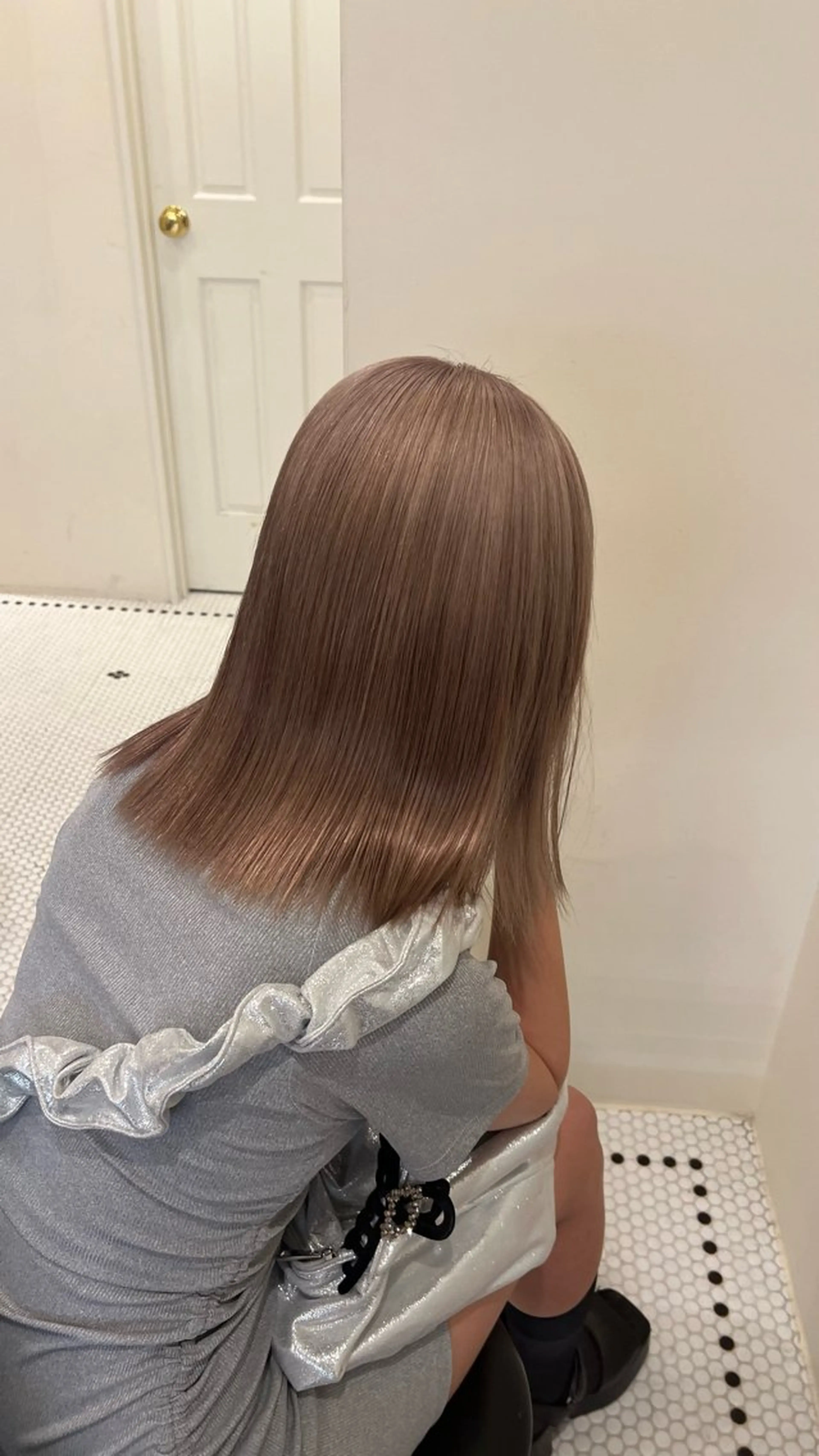 ミディアム カラー カット ヘアカラー トリートメント 抜きっぱなしブロンド /ハイトーン/カナタのヘアスタイル
