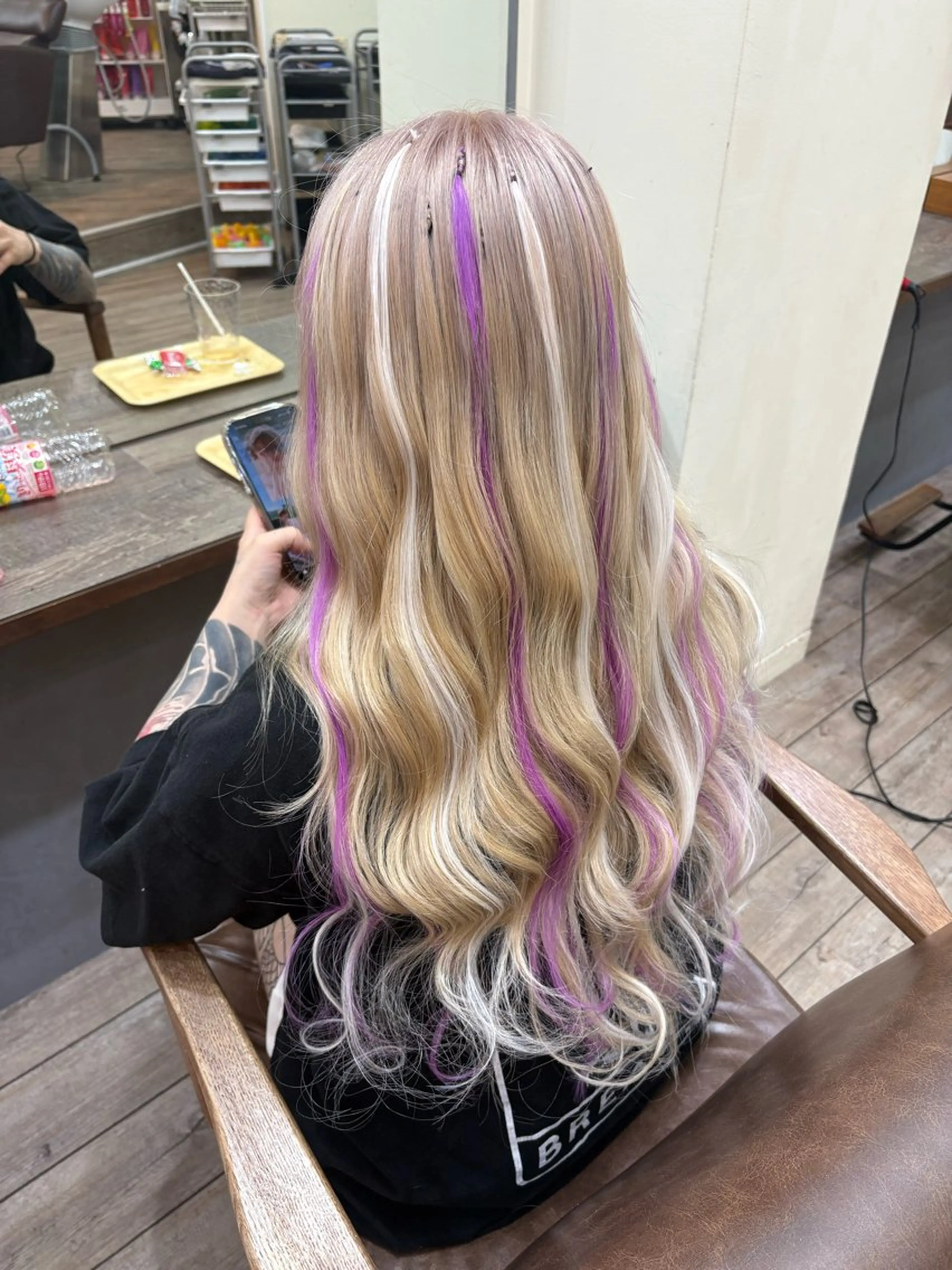 ロング カラー 編み込みエクステ ハイライトカラー ハイトーンカラー エクステ ハイライト ヘアカラー エクステ WEST OLAND 黒坂佳乃のヘアスタイル