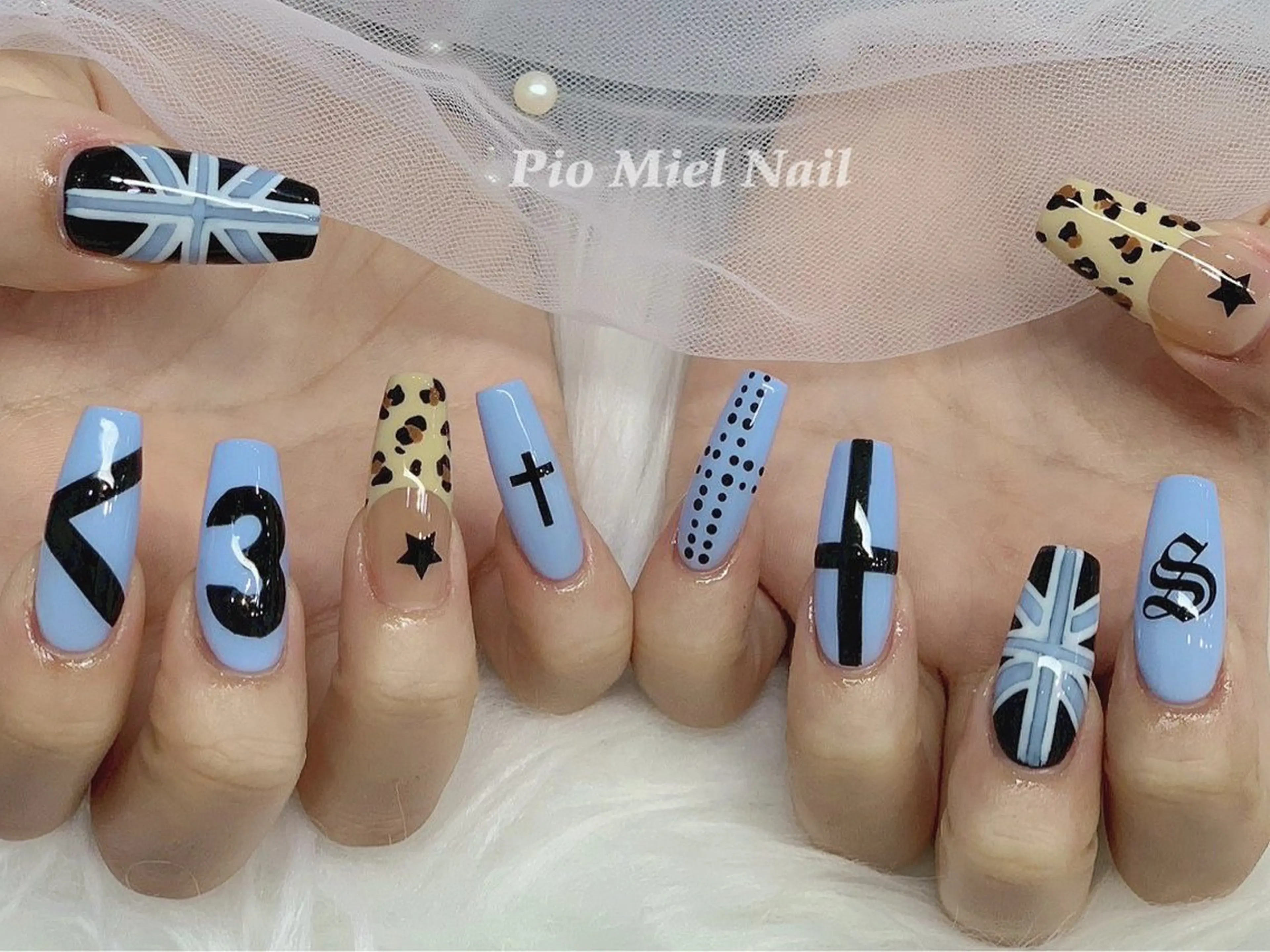 ネイル アニマル柄 ブルー ロングネイル ハンドネイル HANA 長さだしのネイルデザイン