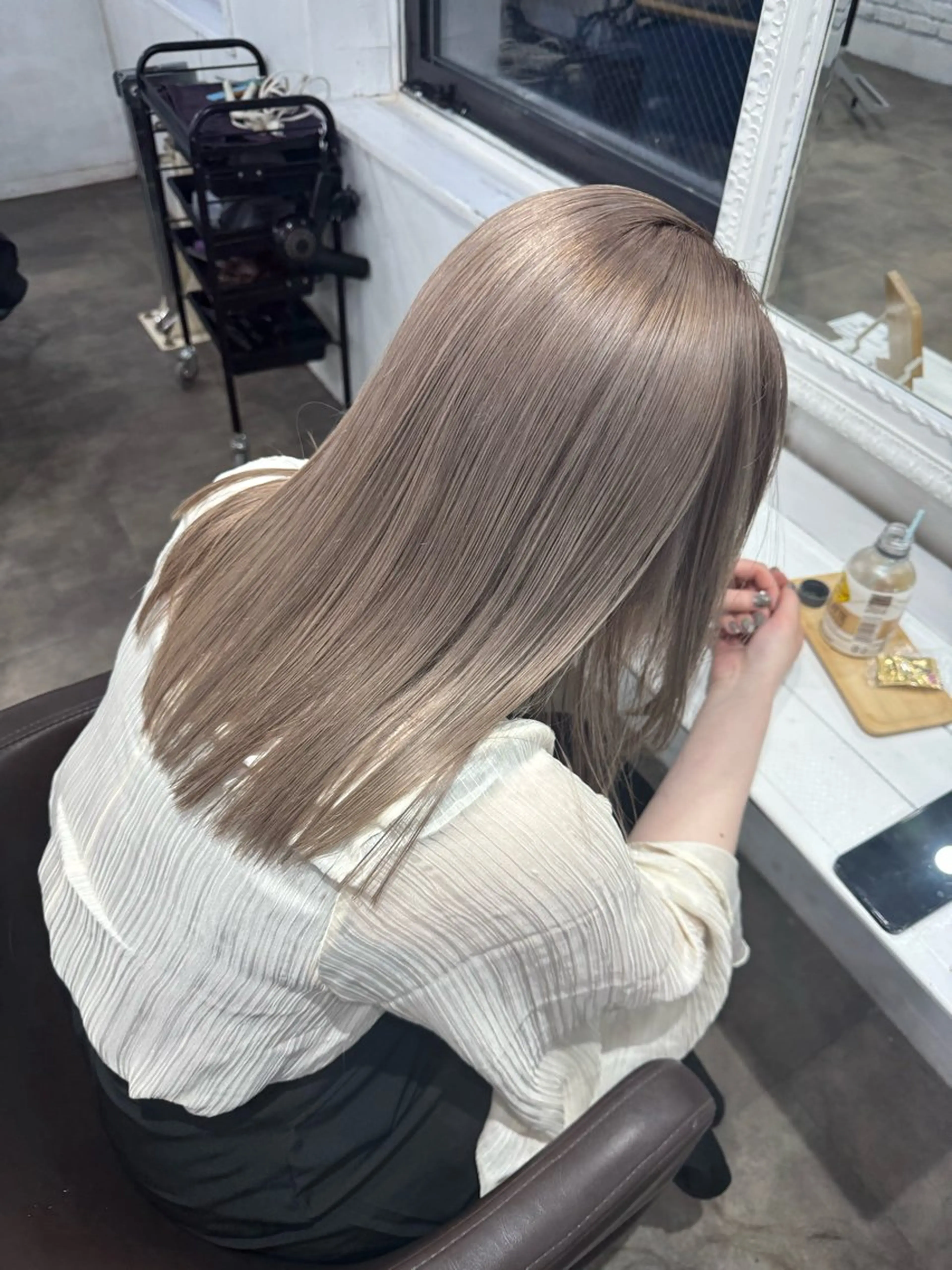 ロング カラー バレイヤージュ ミストバング ベージュカラー ブリーチ 抜きっぱなしブロンド 札幌ブリーチカラー/ ダブルカラー/ドイのヘアスタイル