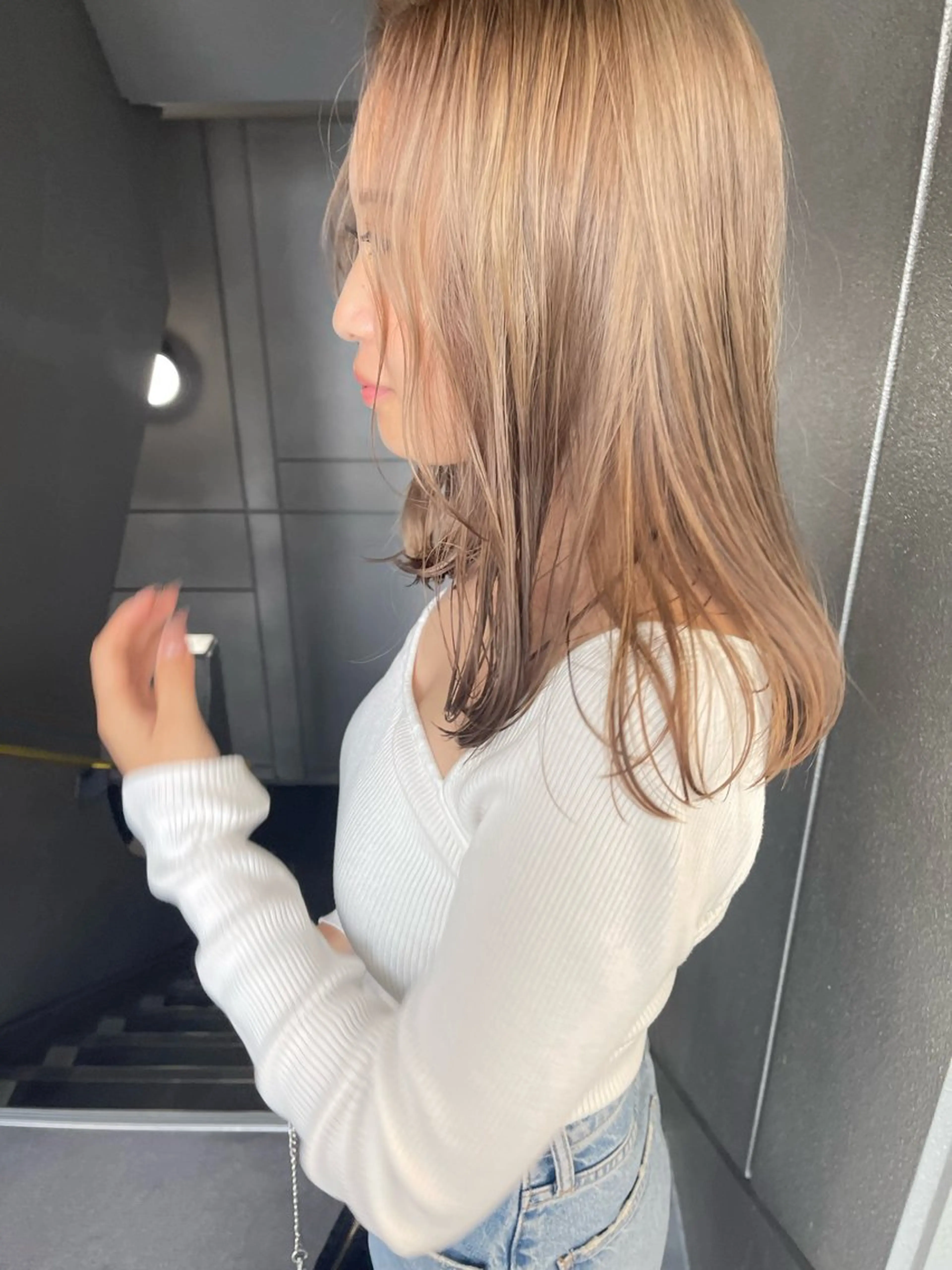 セミロング カラー 💓パーマ，💗 レイヤーカットのヘアスタイル