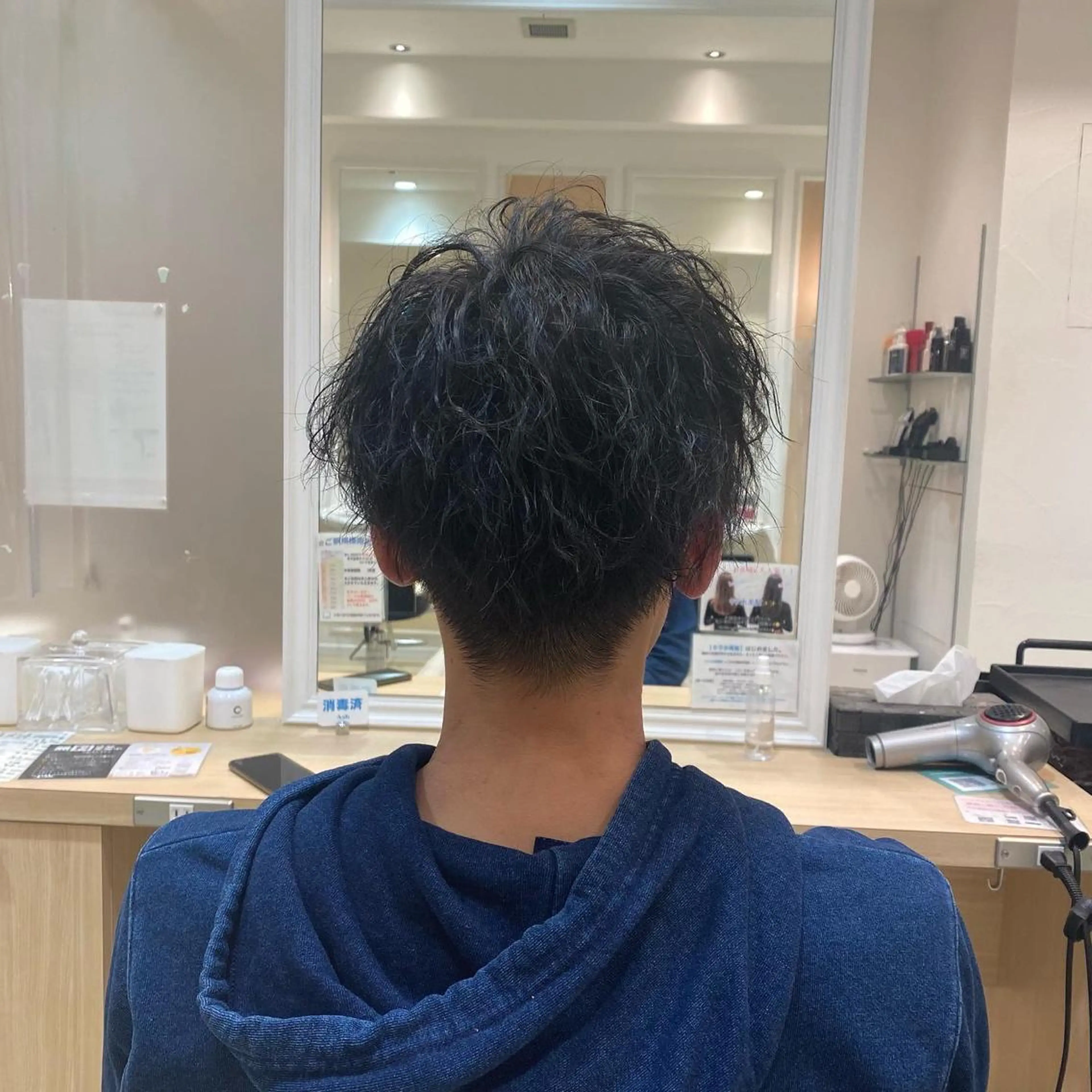 ミディアム パーマ メンズ カット パーマ メンズ特化型美容師 栗山勇人のヘアスタイル