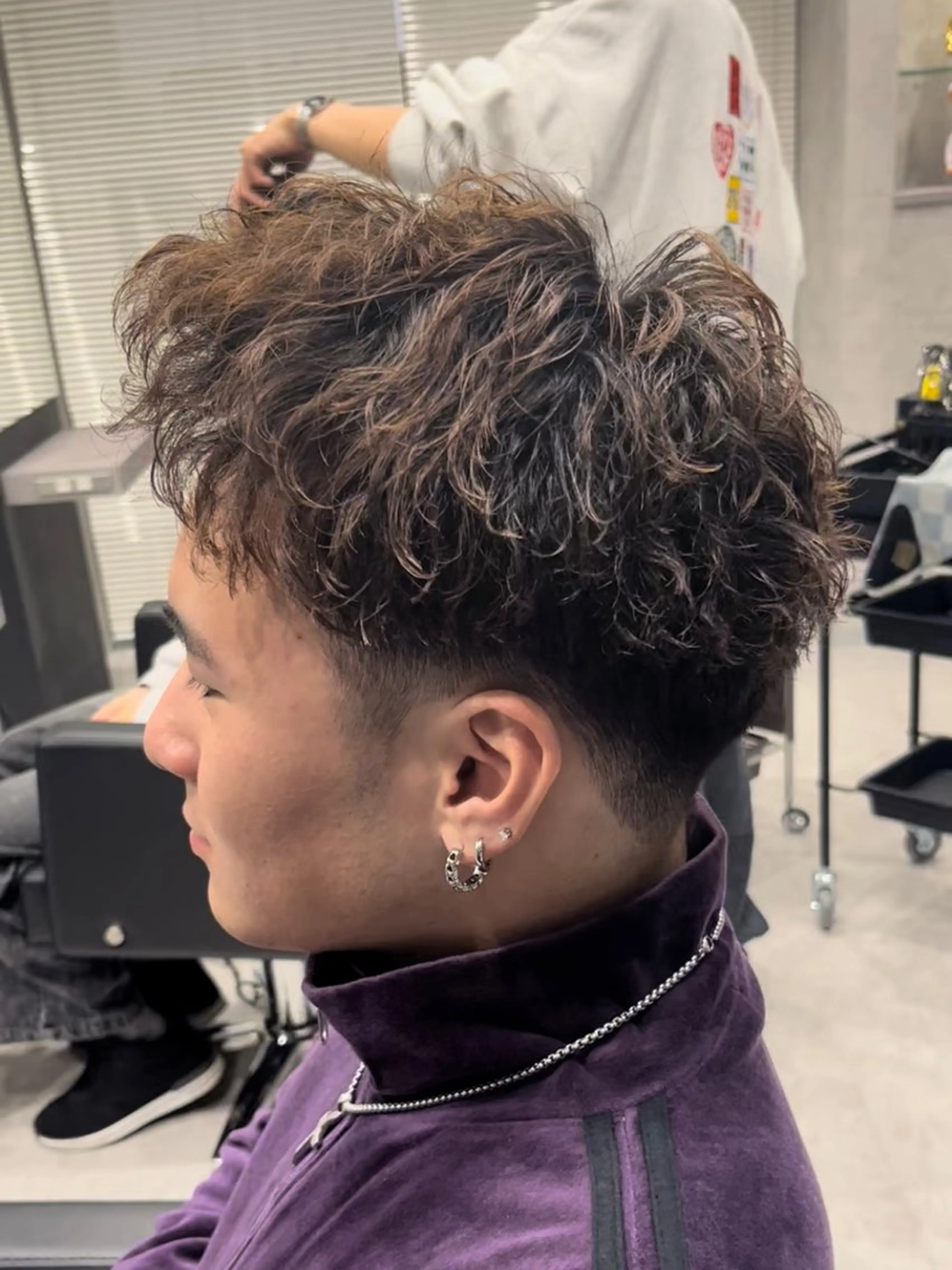 ショート パーマ メンズ メンズパーマ メンズショート ショートヘア カット トリートメント 【店長】メンズ職人 短髪　ハイトーン🔥のヘアスタイル