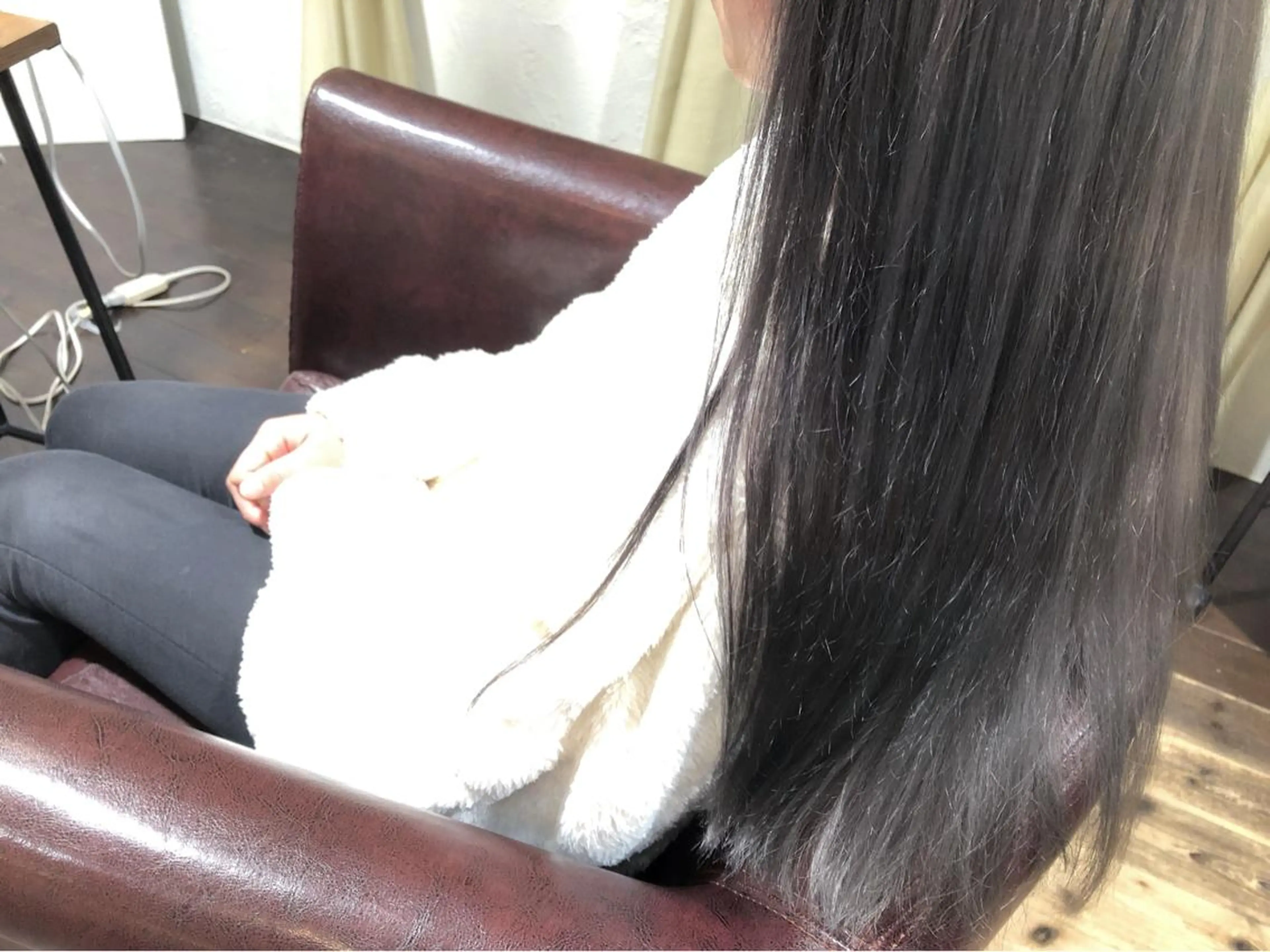 ミディアム カラー アッシュ アッシュグレー ブリーチ ヘアカラー パ ルのヘアスタイル