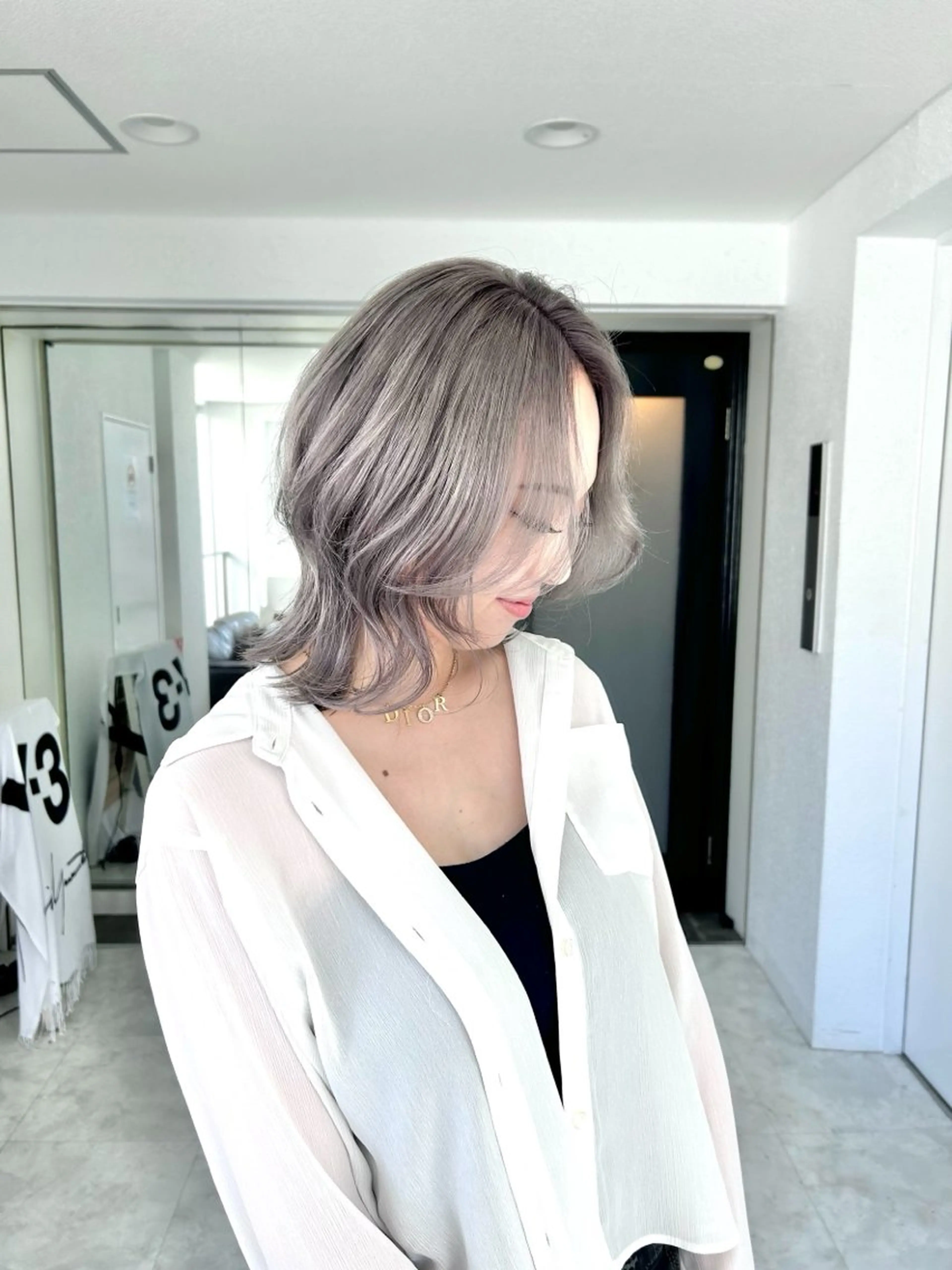 ショート カラー ボブレイヤー アッシュ シルバー シルバーアッシュ ボブ ヘアカラー ハイトーンボブ /tasukuのヘアスタイル