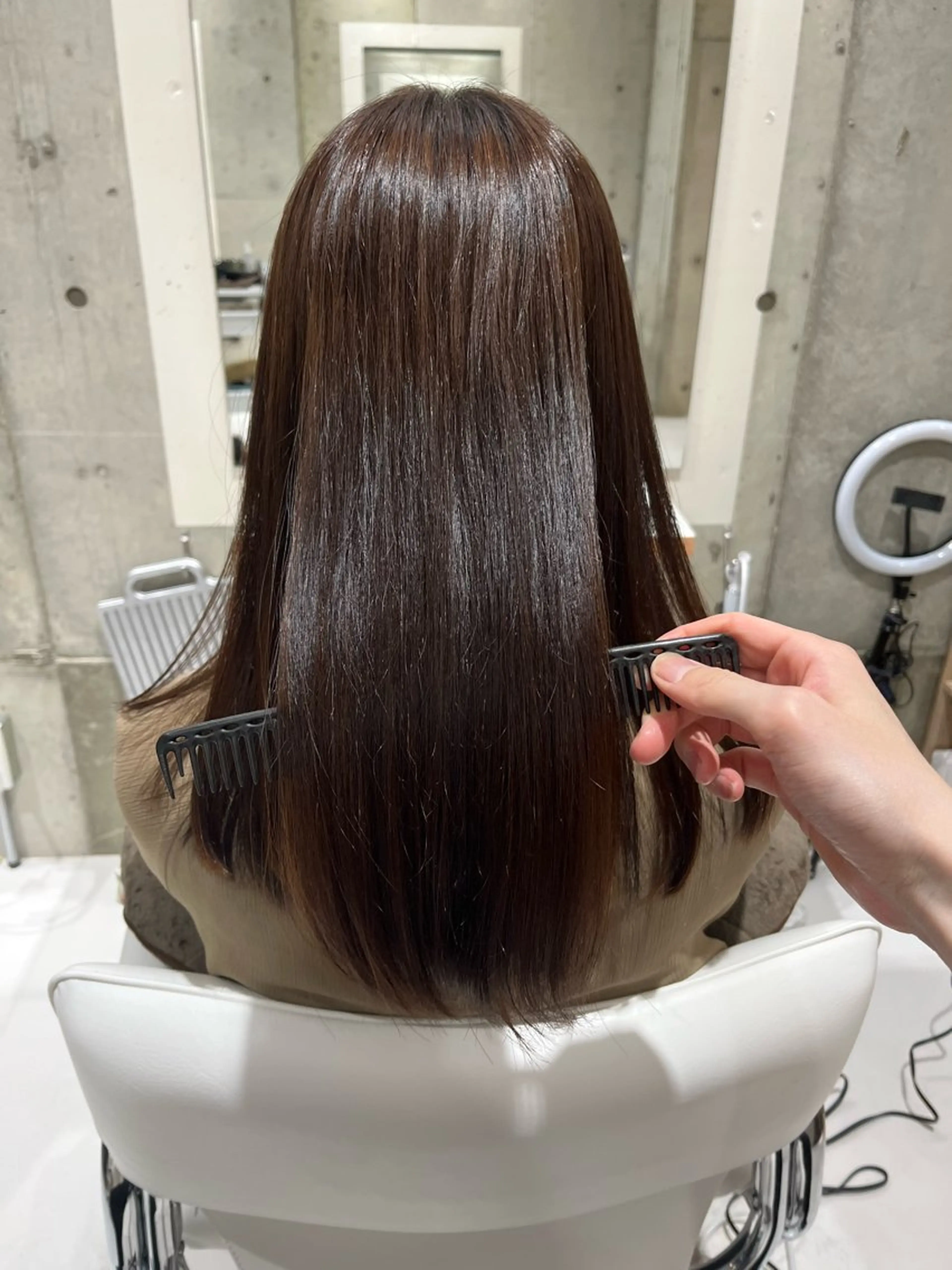 ［梅雨時期にお悩みの方ぜひ試してほしい美髪矯正✨］カット＋地毛風ストレート（髪質改善トリートメント込み）※ロング料金込みの写真