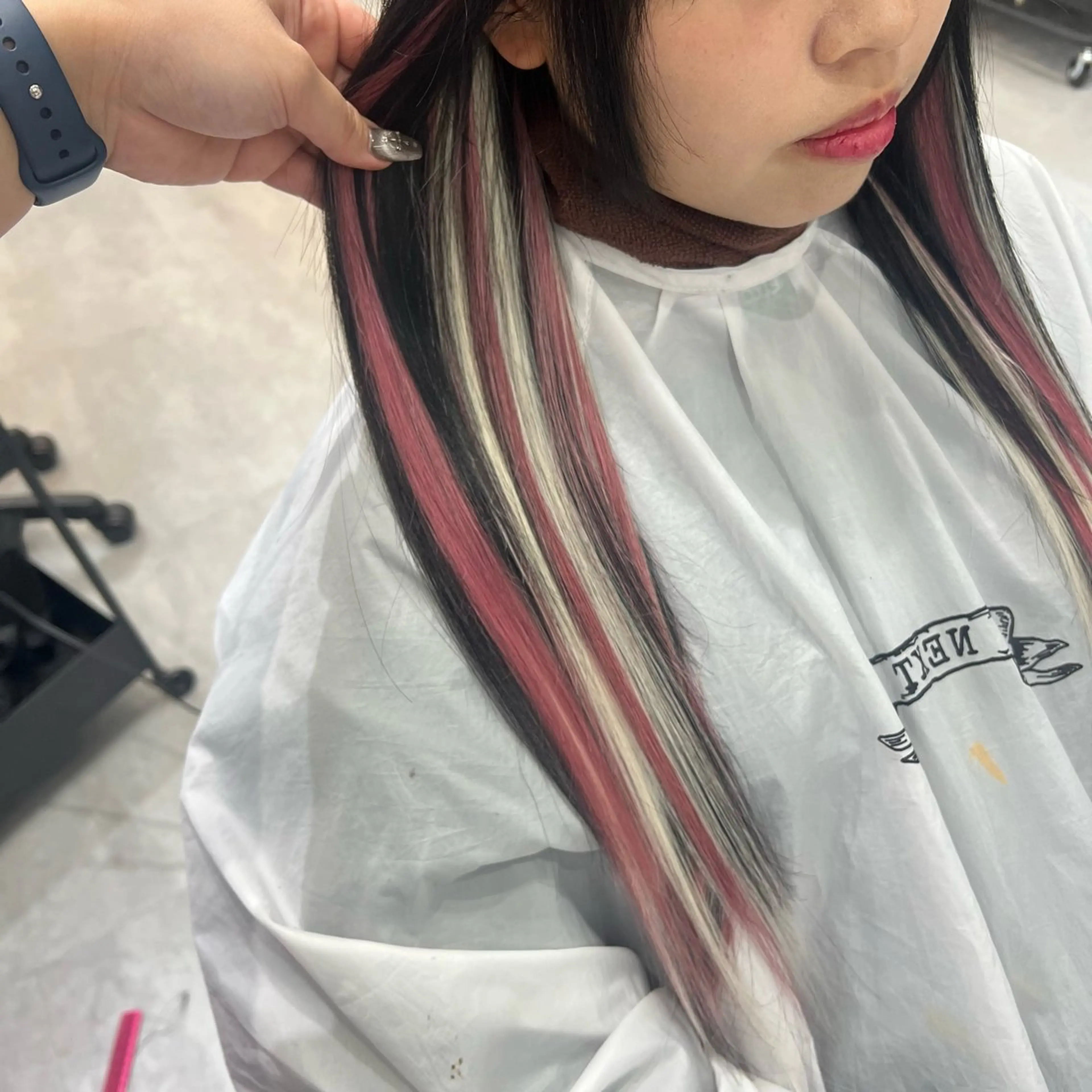 ロング カラー シールエクステ インナーカラー ピンクカラー エクステ ショート/ウルフ カットモデル募集のヘアスタイル