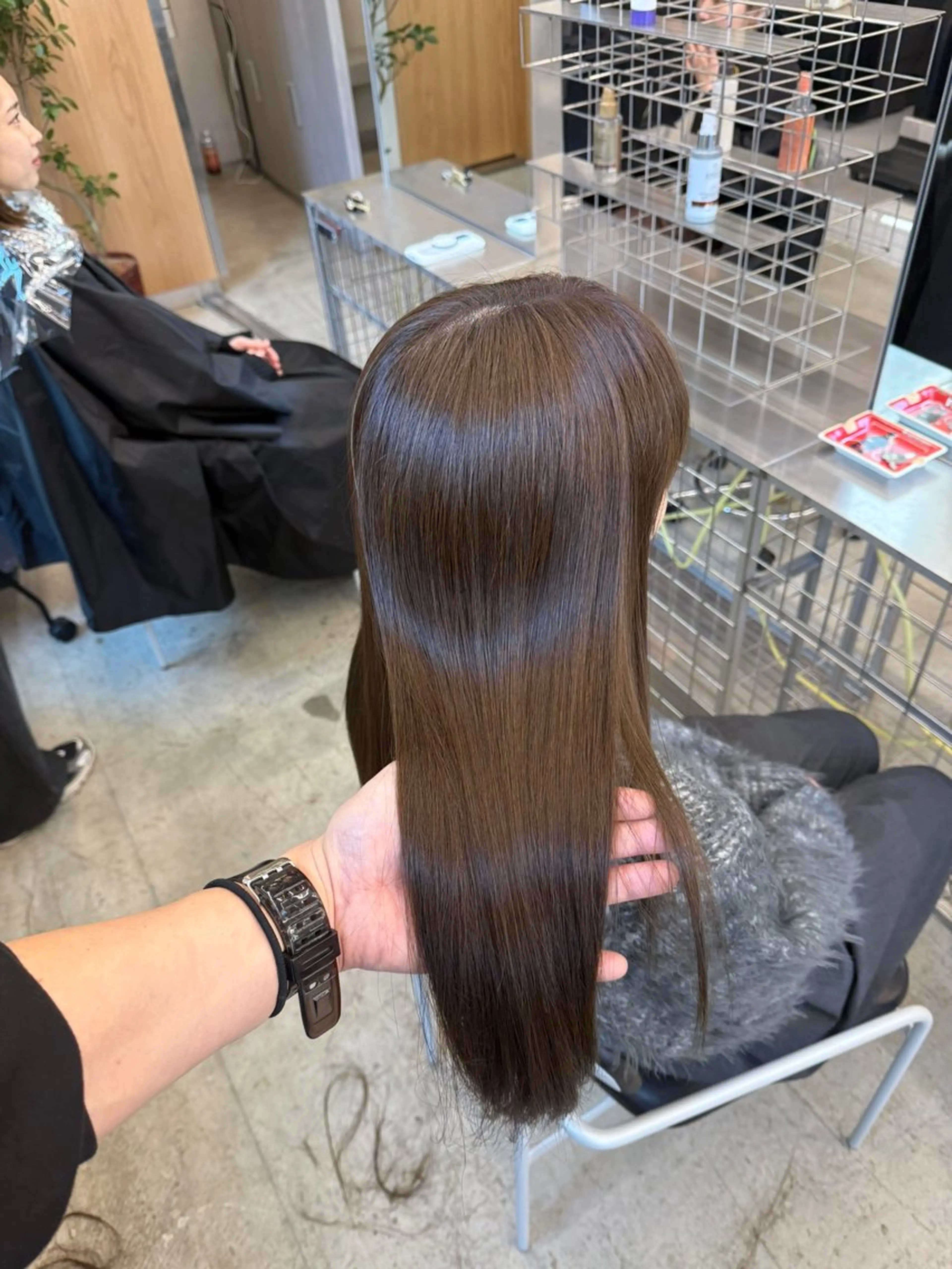 ロング カラー ロングレイヤー アッシュ ベージュカラー ブリーチ 透明感カラー カット 縮毛矯正 トリートメント 誰より丁寧なカット/ 小林輝/レイヤーのヘアスタイル