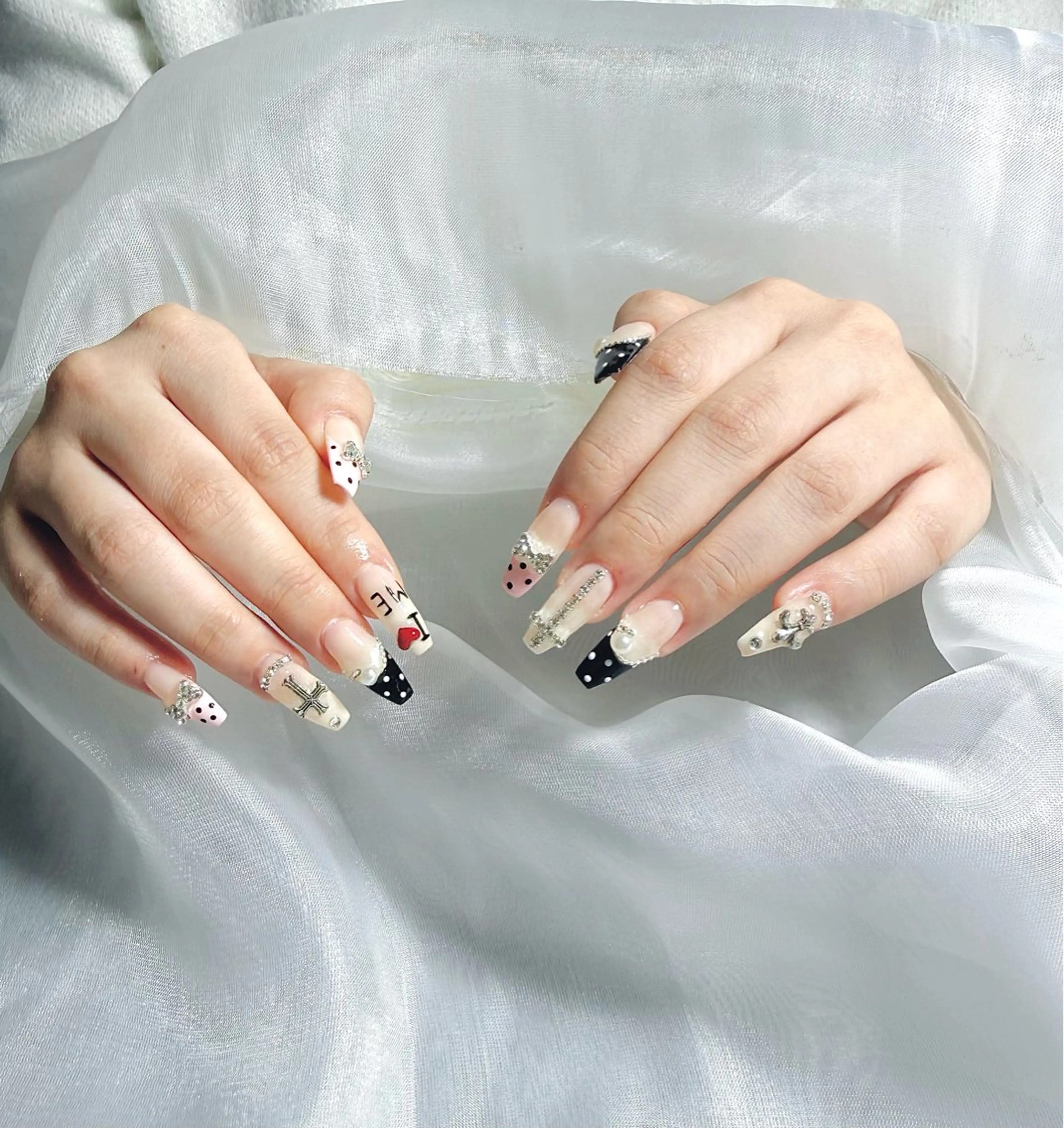 ネイル ジェルネイル グラデーション キラキラネイル ミラーネイル ニュアンスネイル ハンドネイル Kitty Nailのネイルデザイン