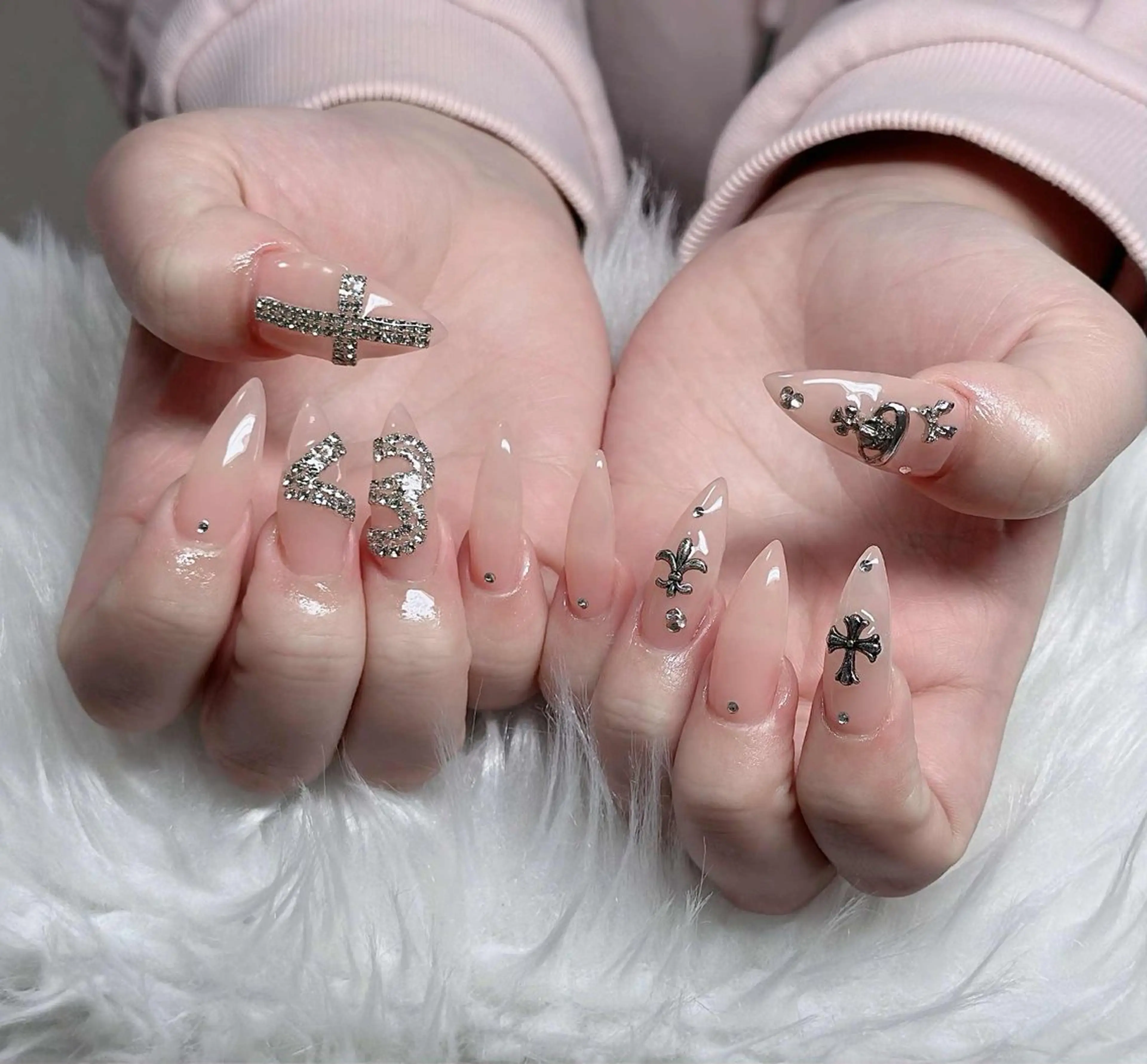 ネイル フレンチネイル ジェルネイル ガラスフレンチ ハロウィン ハート ハンドネイル H.baby Nail Salonのネイルデザイン